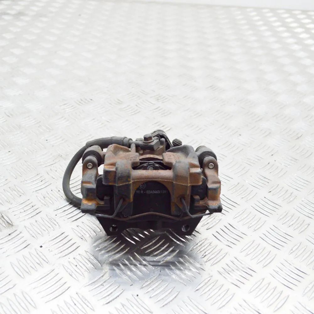 Audi A3 (8V) Brake caliper — rear left Brake caliper — rear left — AUDI A3 (Limousine ...