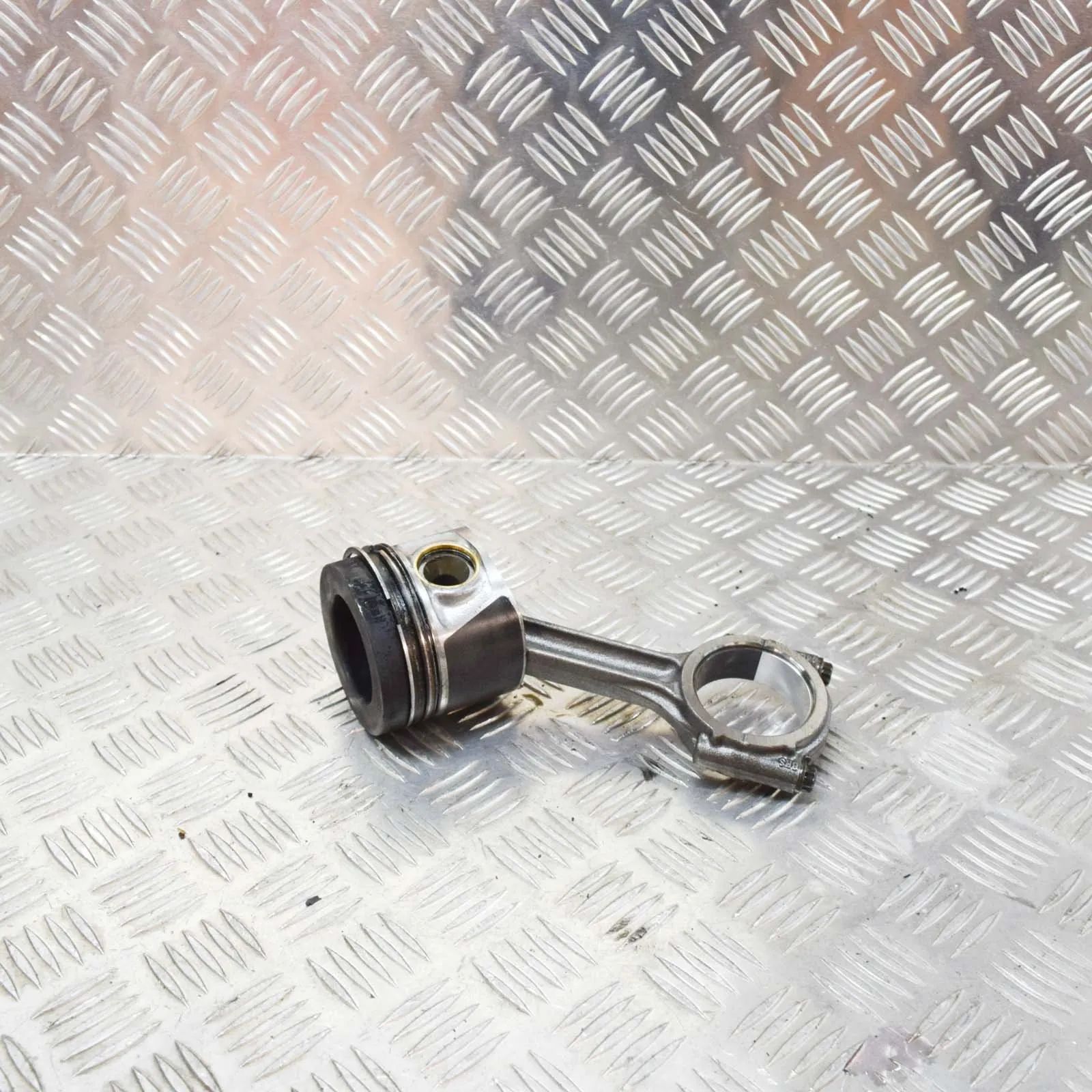 Audi Q5 (8R) Piston Piston — AUDI Q5 (8R) (2008-2017) — 038198401F,...