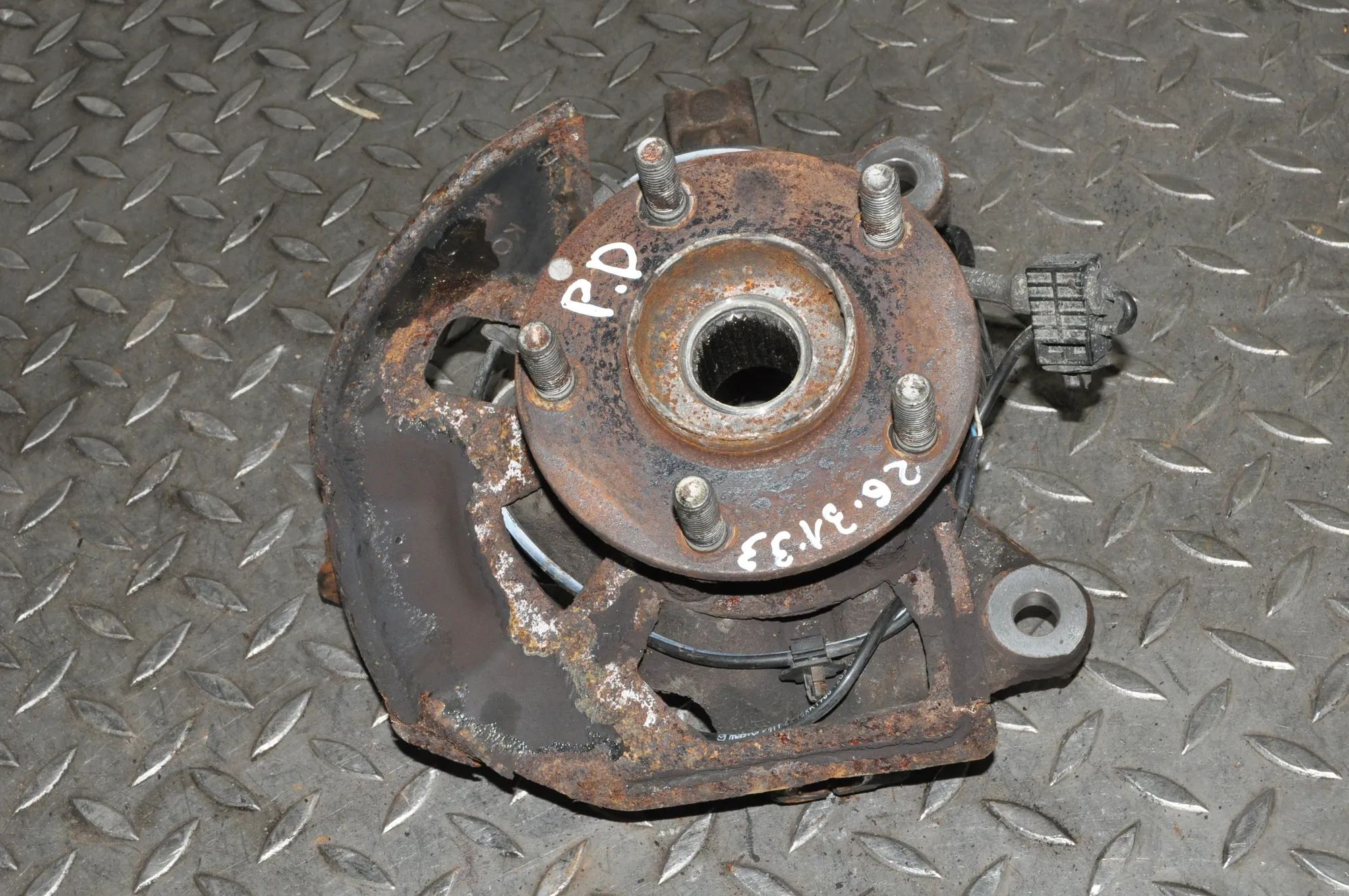 Mazda CX-5 (KE) Front Right Wheel Hub Front Right Wheel Hub — MAZDA CX-5 (KE, GH) (20...