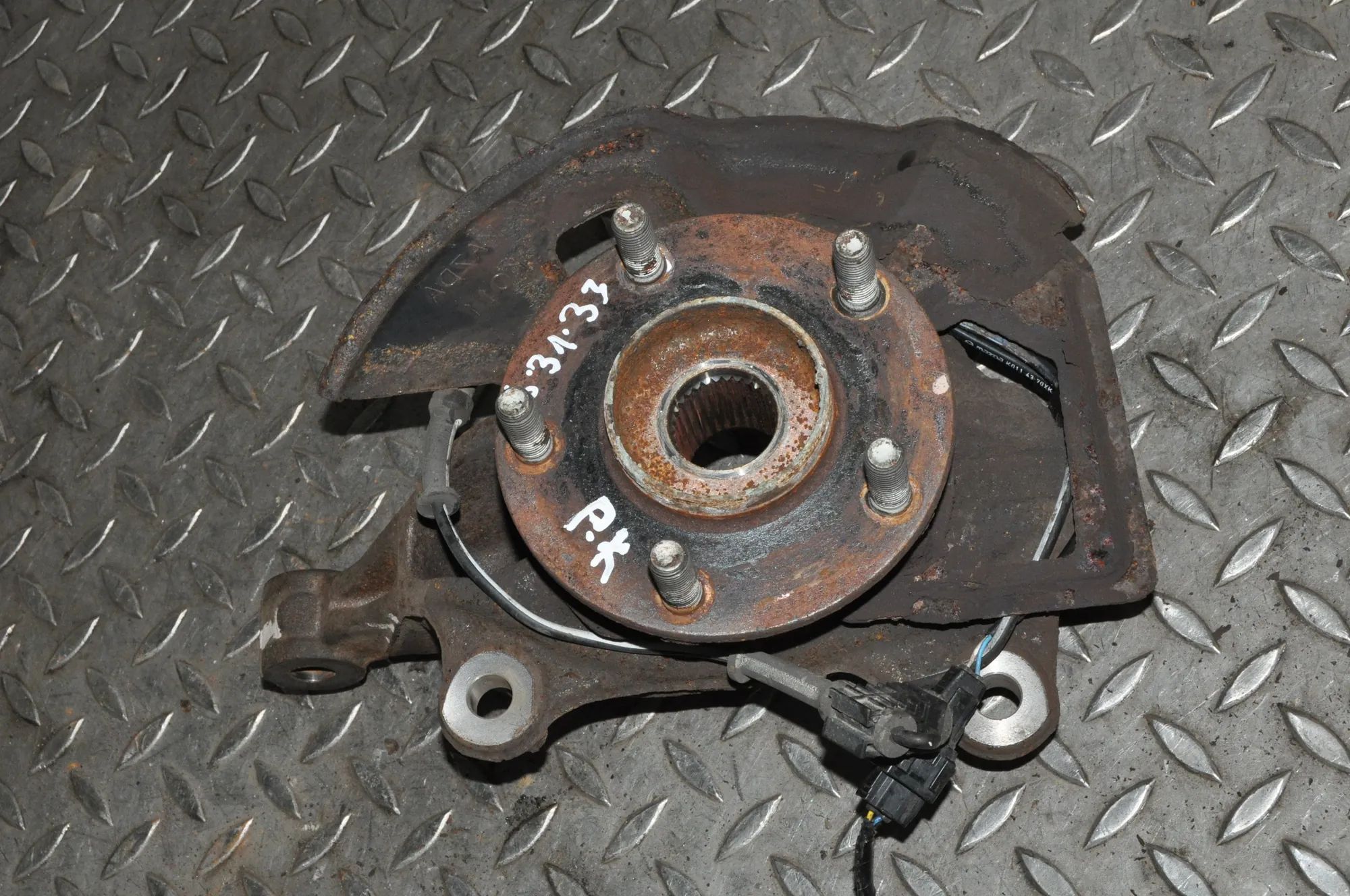 Mazda CX-5 (KE) Front Left Wheel Hub Front Left Wheel Hub — MAZDA CX-5 (KE, GH) (201...