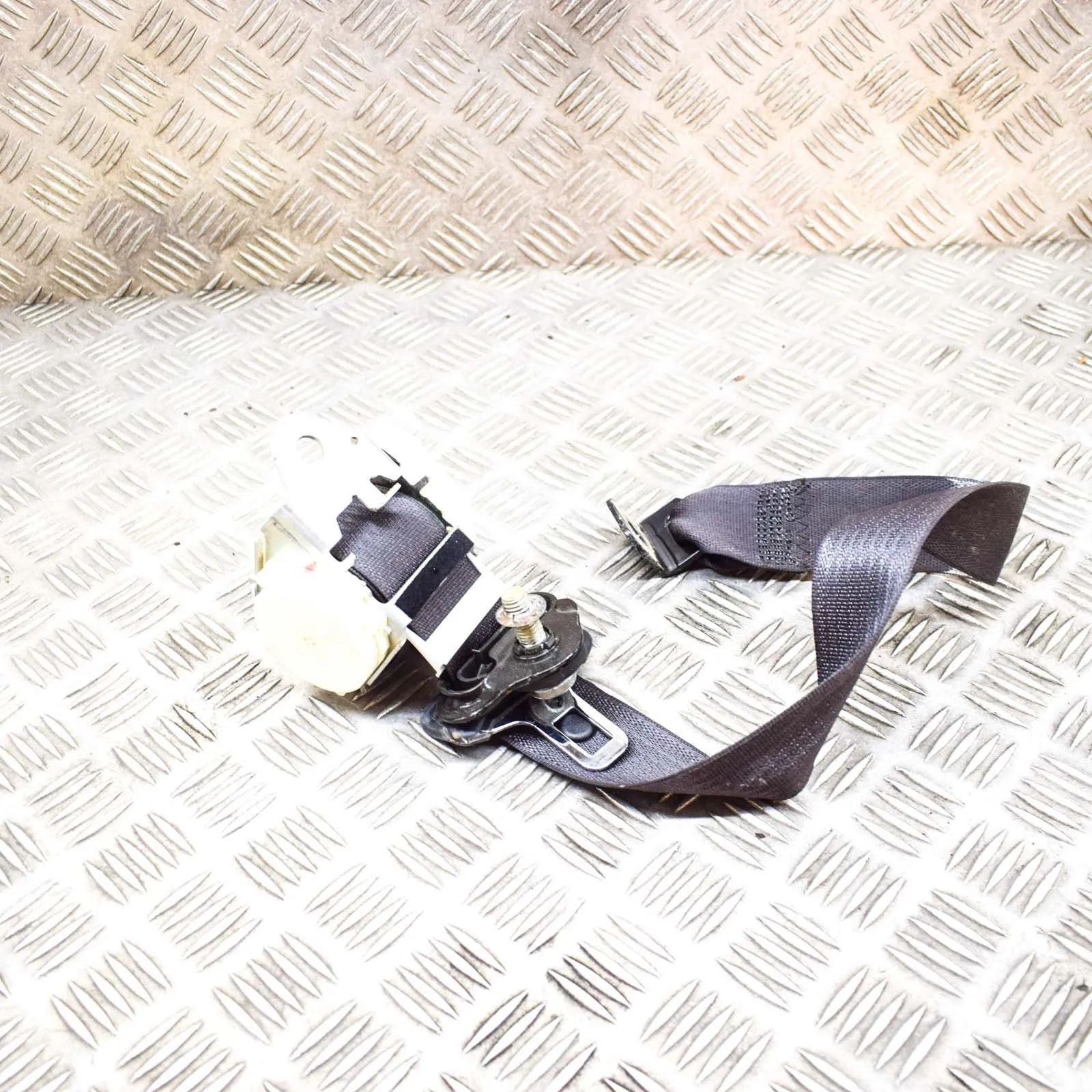 Chevrolet Camaro Rear Right Seatbelt Rear Right Seatbelt — CHEVROLET CAMARO (2009-20...