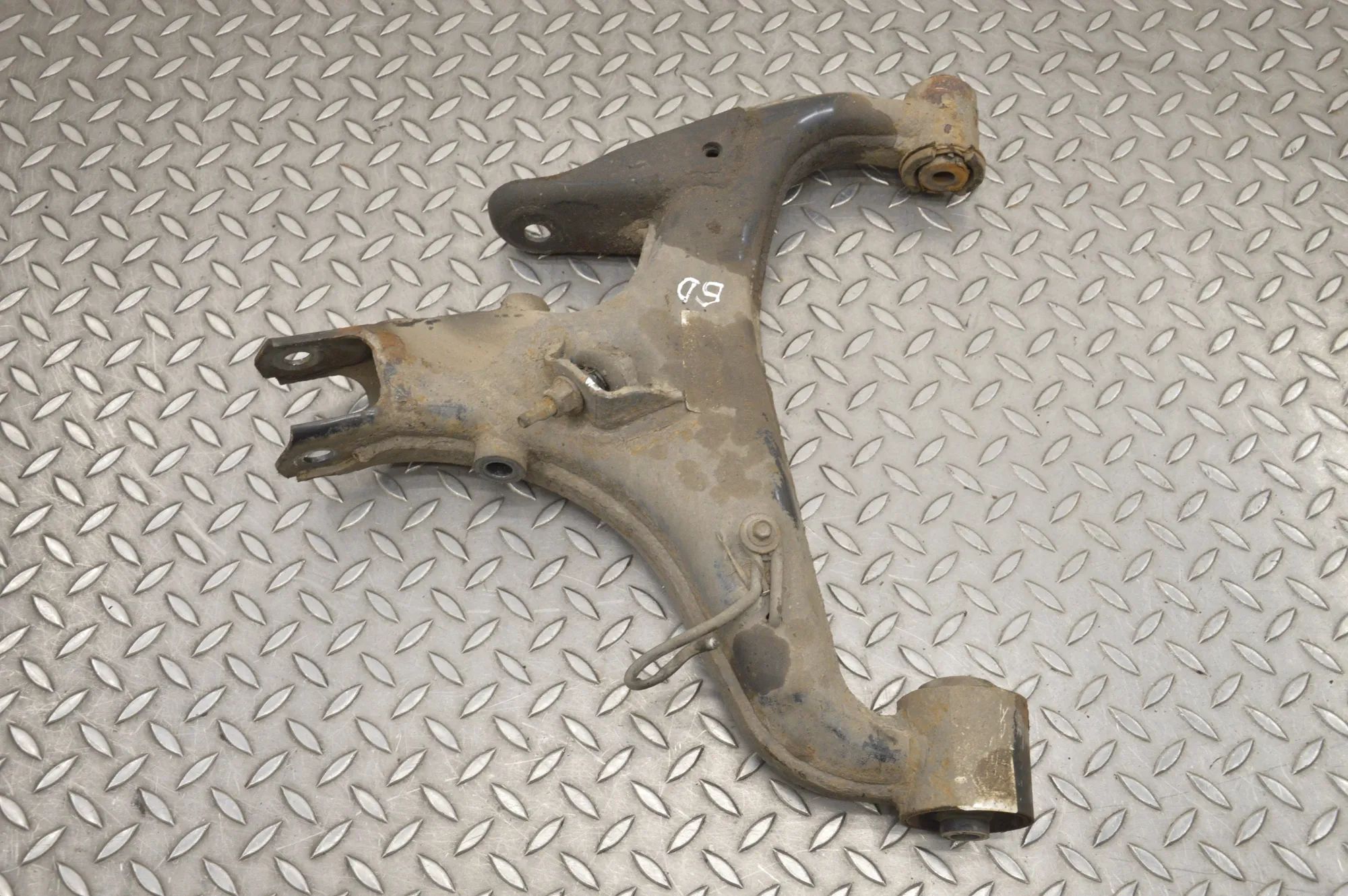 Land Rover Discovery Rear Right Lower Control Arm Rear Right Lower Control Arm — LAND ROVER DISCO...