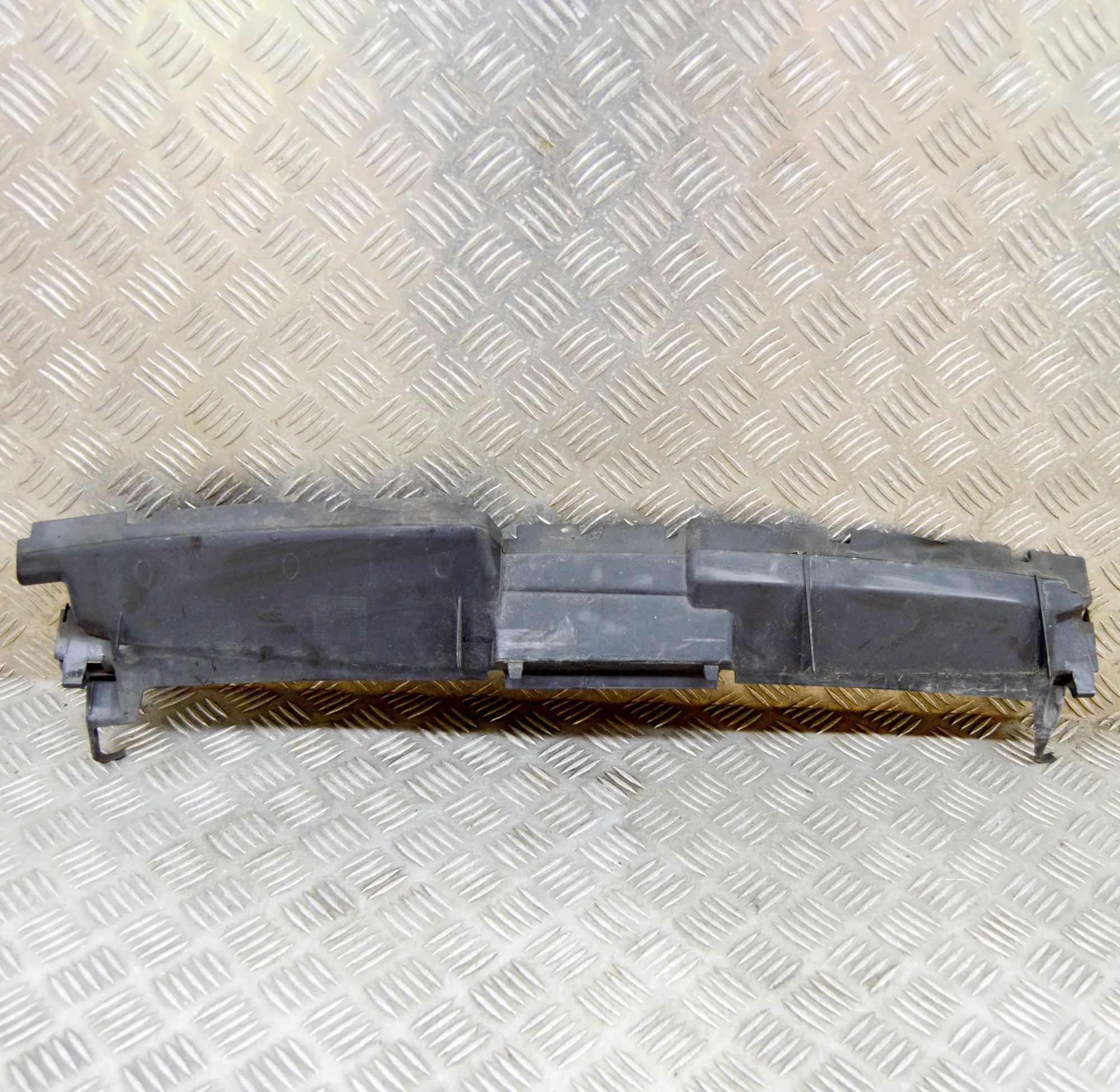 Volkswagen Arteon Radiator Air Guide Duct Radiator Air Guide Duct — VW ARTEON (3H7) (2017...