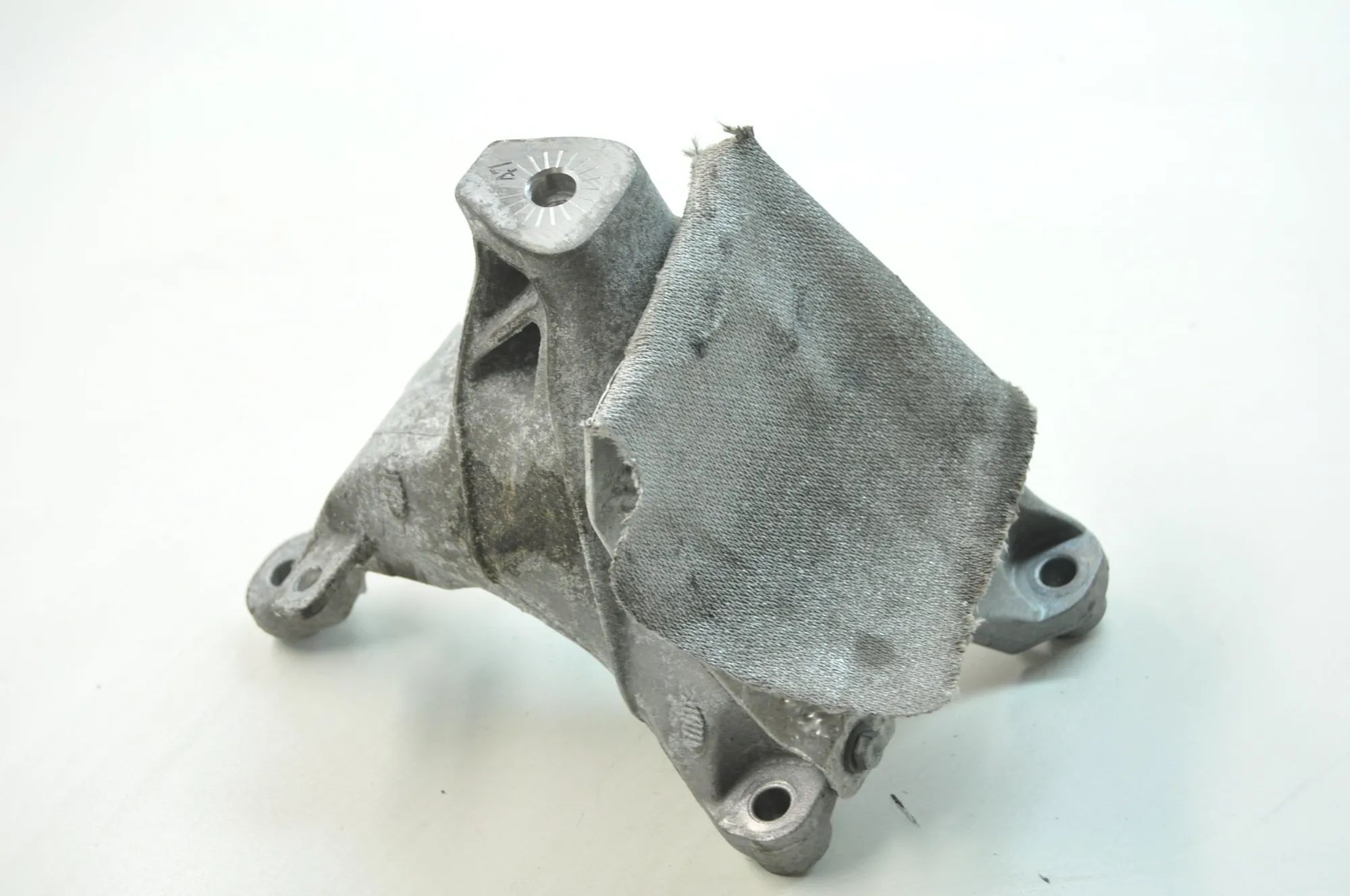 Audi A5 (B8) Right Side Engine Bracket Right Side Engine Bracket — AUDI A5 (8T3) (2007...