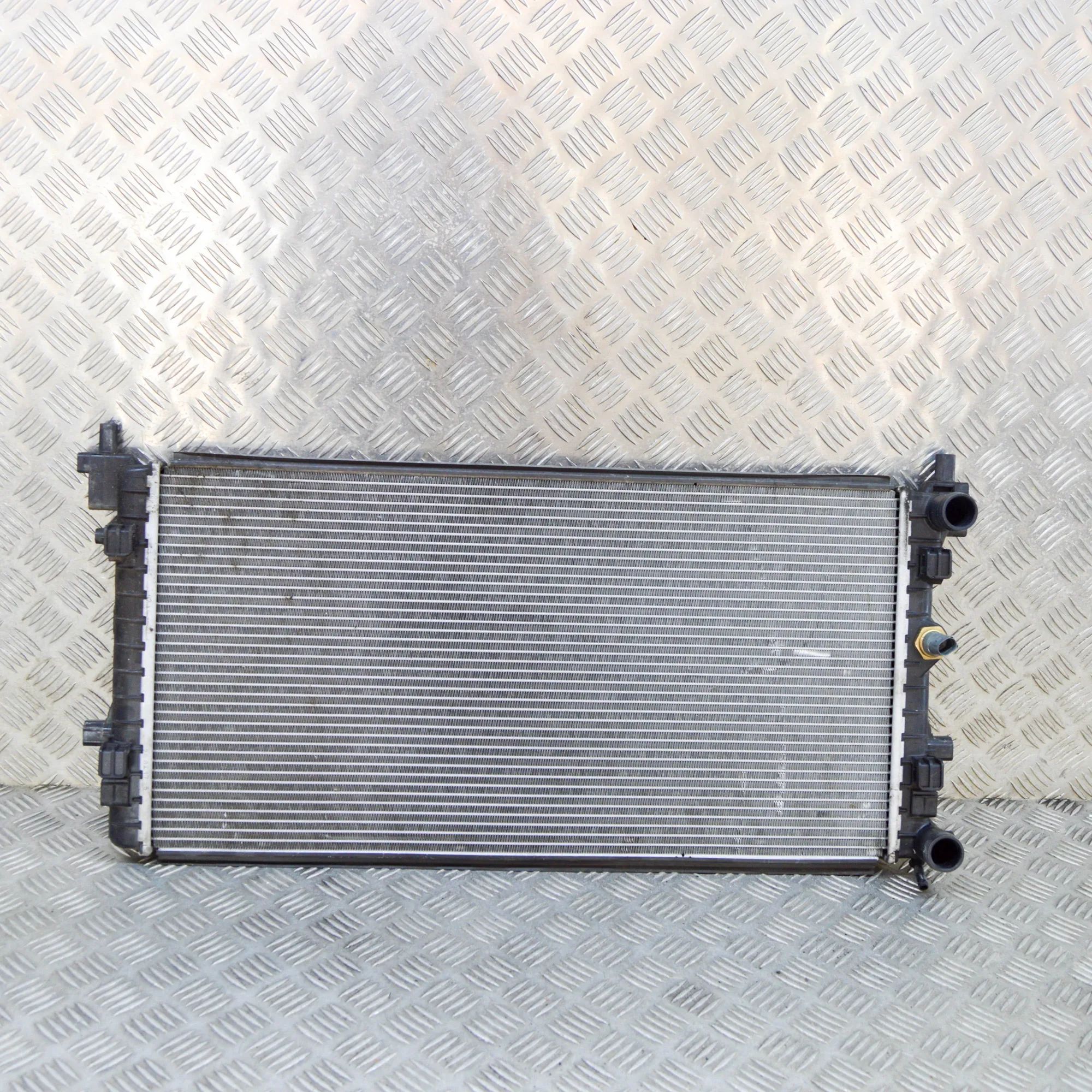Audi A1 (8X) Cooling Radiator Cooling Radiator — AUDI A1 (8X1, 8XK) (2010-201...