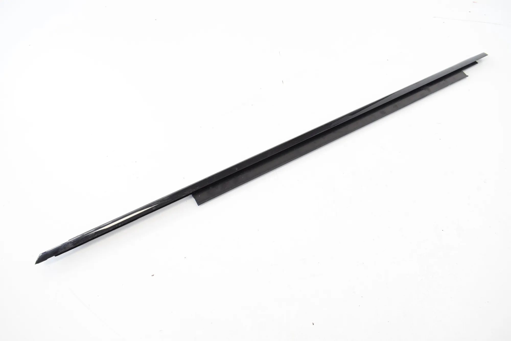 Audi Q5 (8R) Door window strip — front left Door window strip — front left — AUDI Q5 (8R) (...