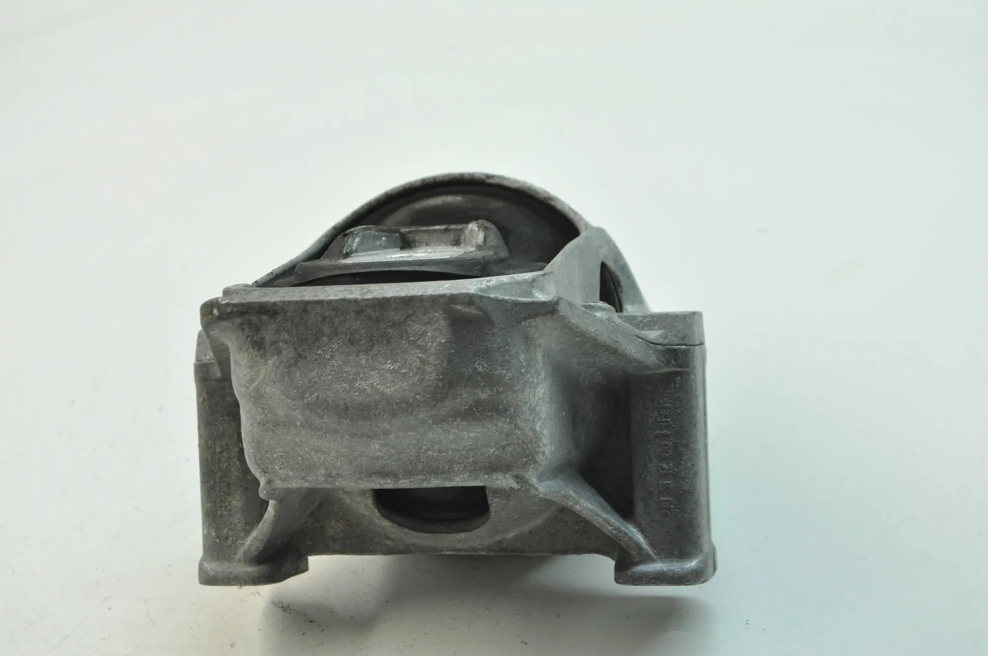 Audi A6 (C7) Left Side Engine Mount Left Side Engine Mount — AUDI A6 (4G2, C7, 4GC)...