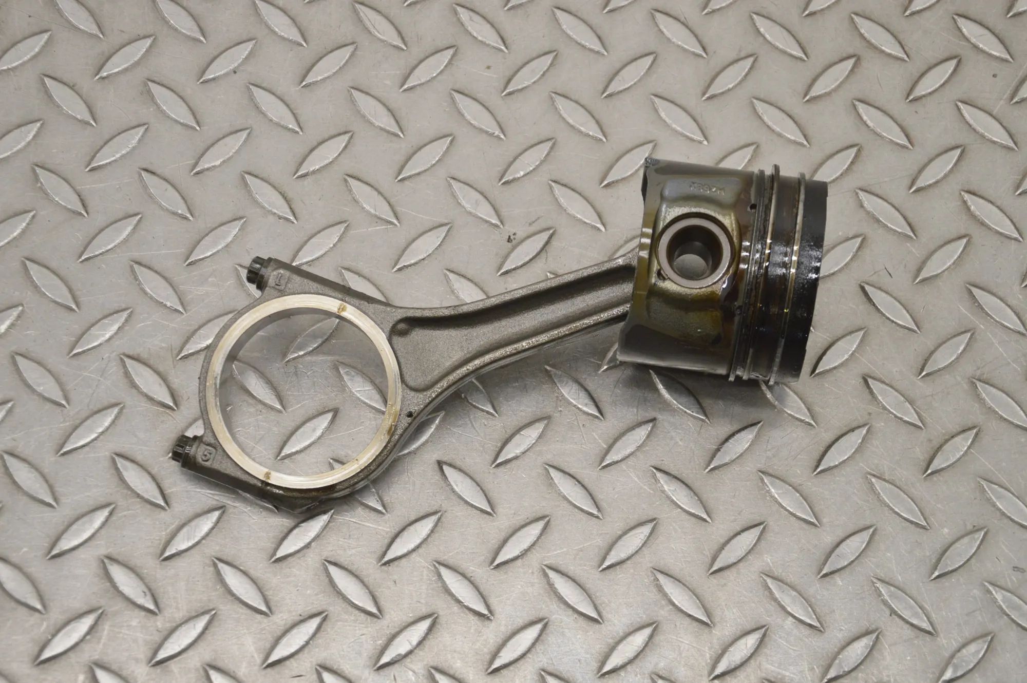 Jaguar XJ Piston Piston — JAGUAR XJ (X350) (2003-2009) — 007,230...