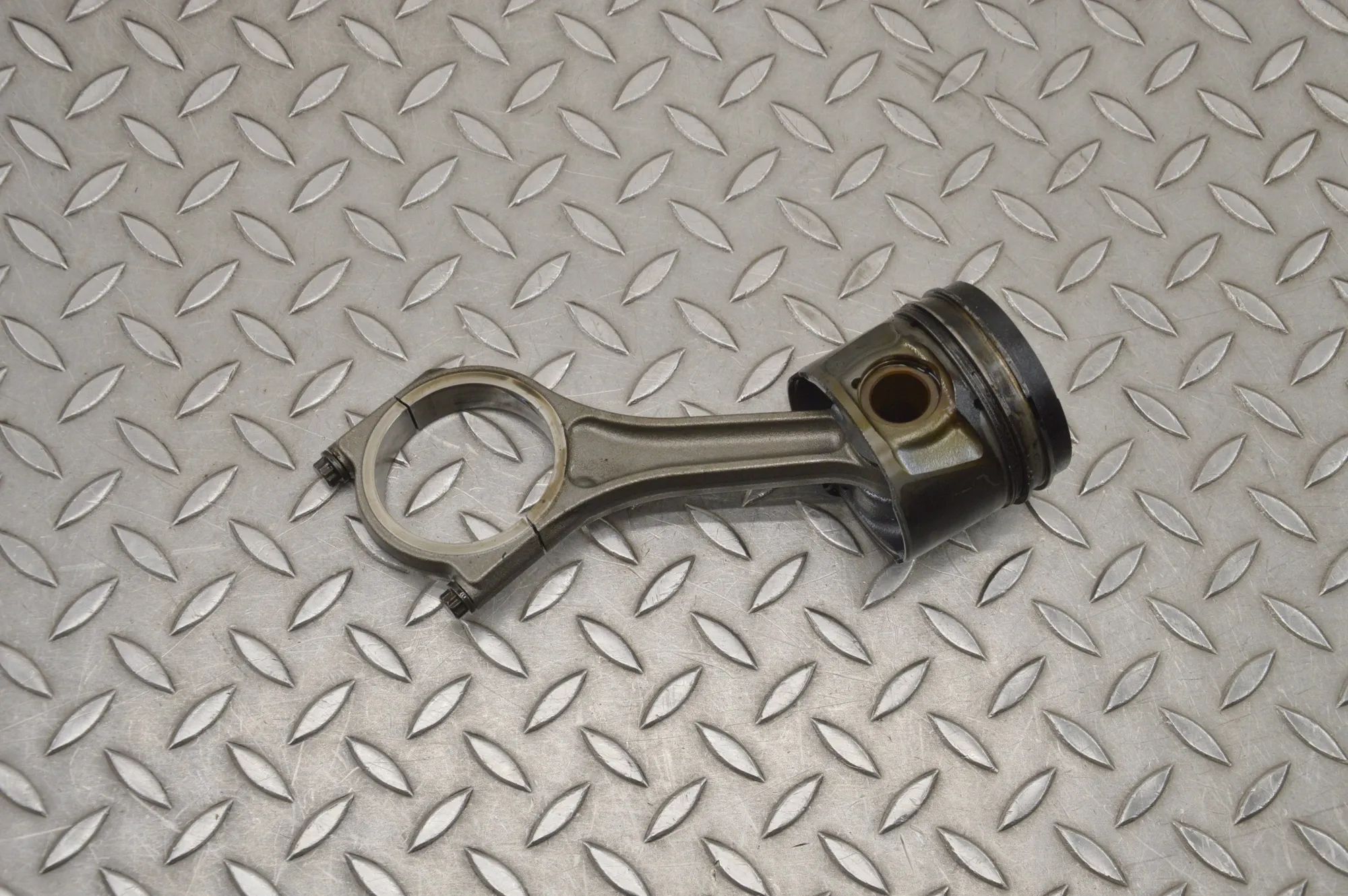 Jaguar XJ Piston Piston — JAGUAR XJ (X350) (2003-2009) — 007,230...