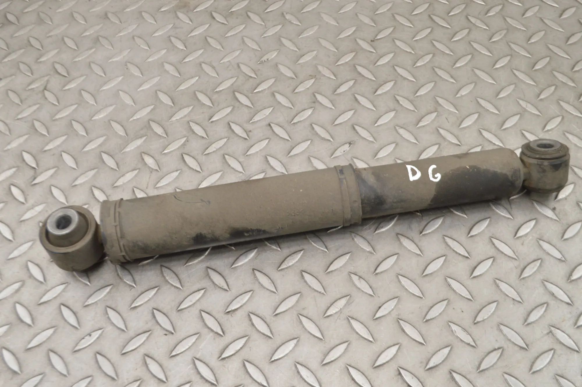Renault Master Shock absorber — rear right Shock absorber — rear right — RENAULT MASTER (I...