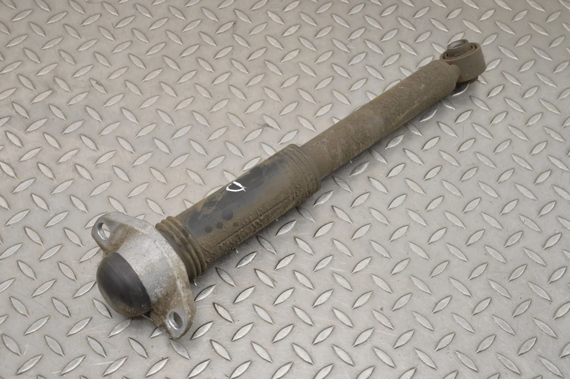 Toyota C-HR Shock absorber — rear right Shock absorber — rear right — TOYOTA C-HR (_X1_...
