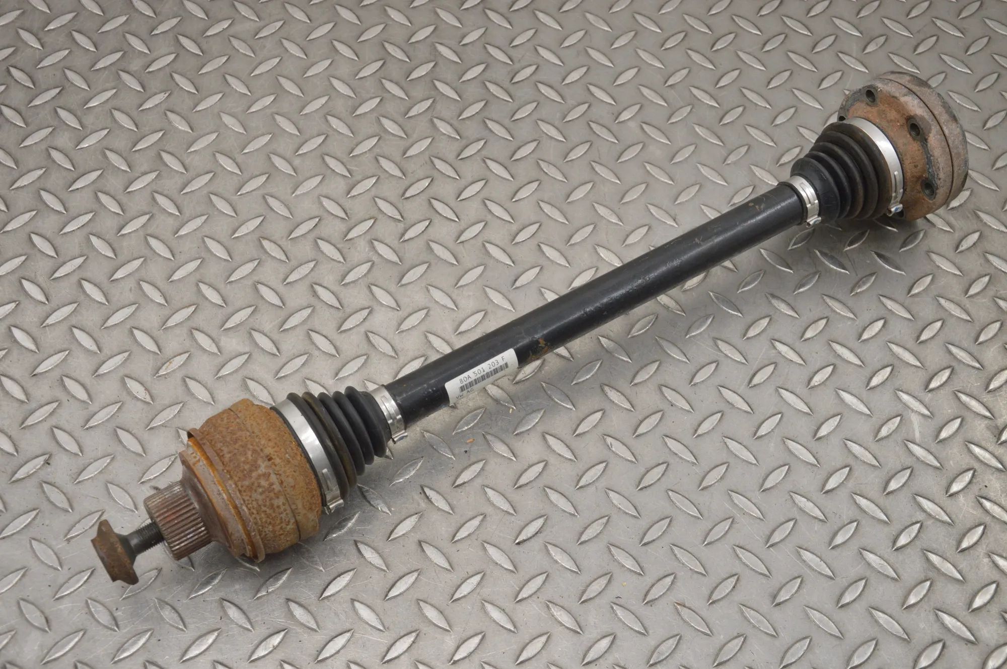 Audi Q5 (8R) Rear Left Driveshaft Rear Left Driveshaft — AUDI Q5 (FY) (2016-...) ...