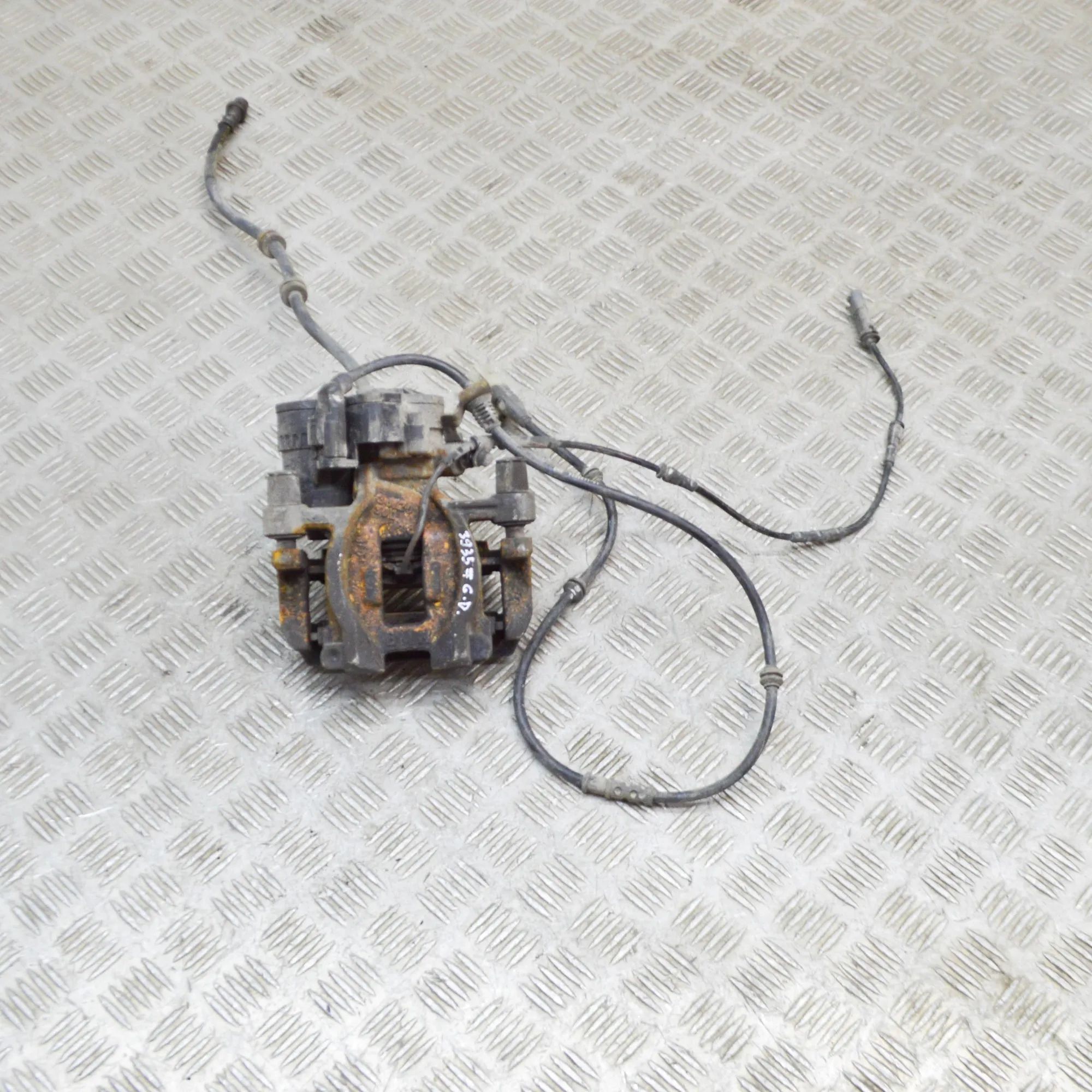 BMW 2 (F22 / F23) Brake caliper — rear right Brake caliper — rear right — BMW 2 SERIES (Acti...