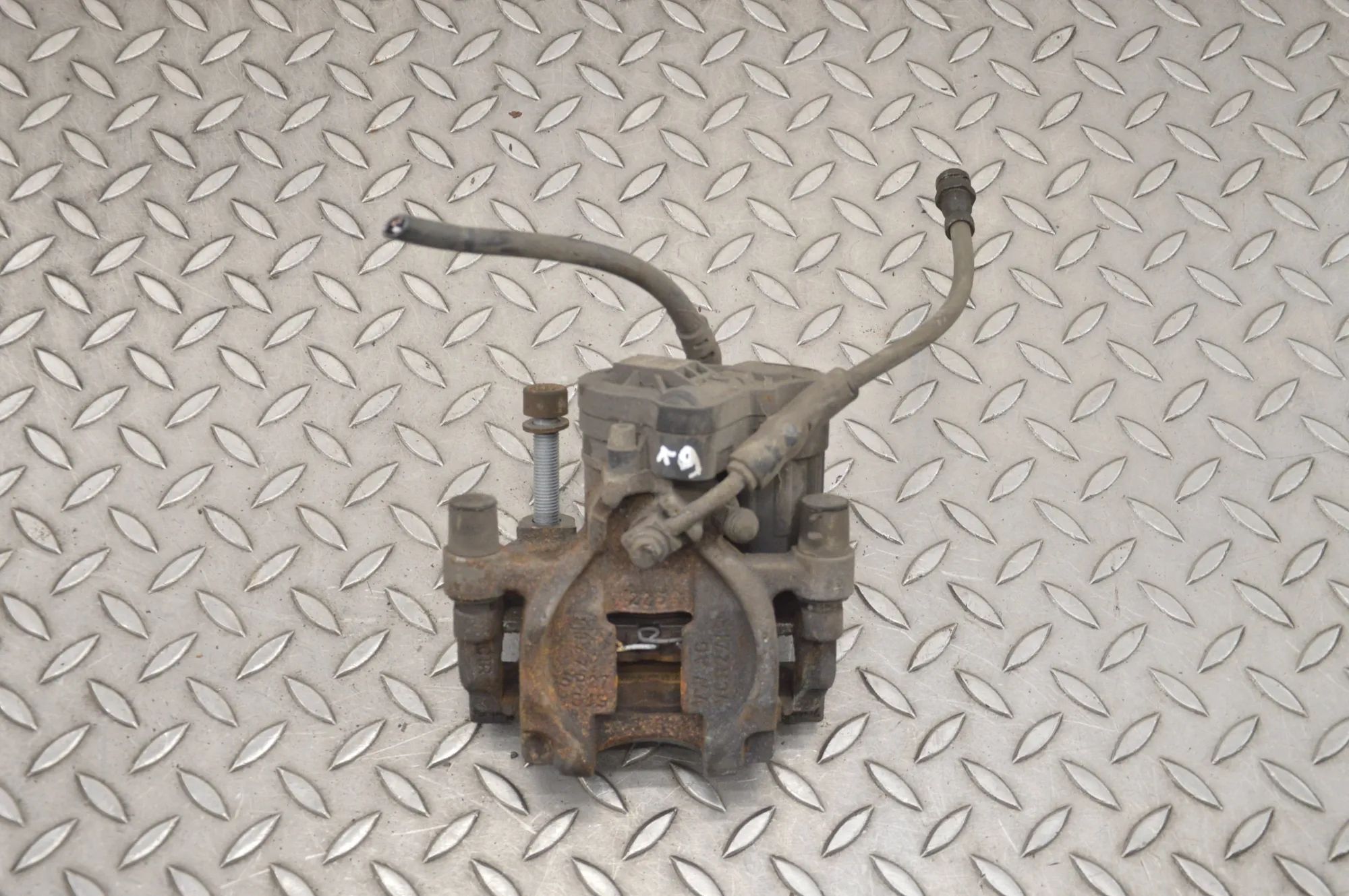 Volkswagen Golf 7 Brake caliper — rear left Brake caliper — rear left — VW GOLF (VII 5G1, B...