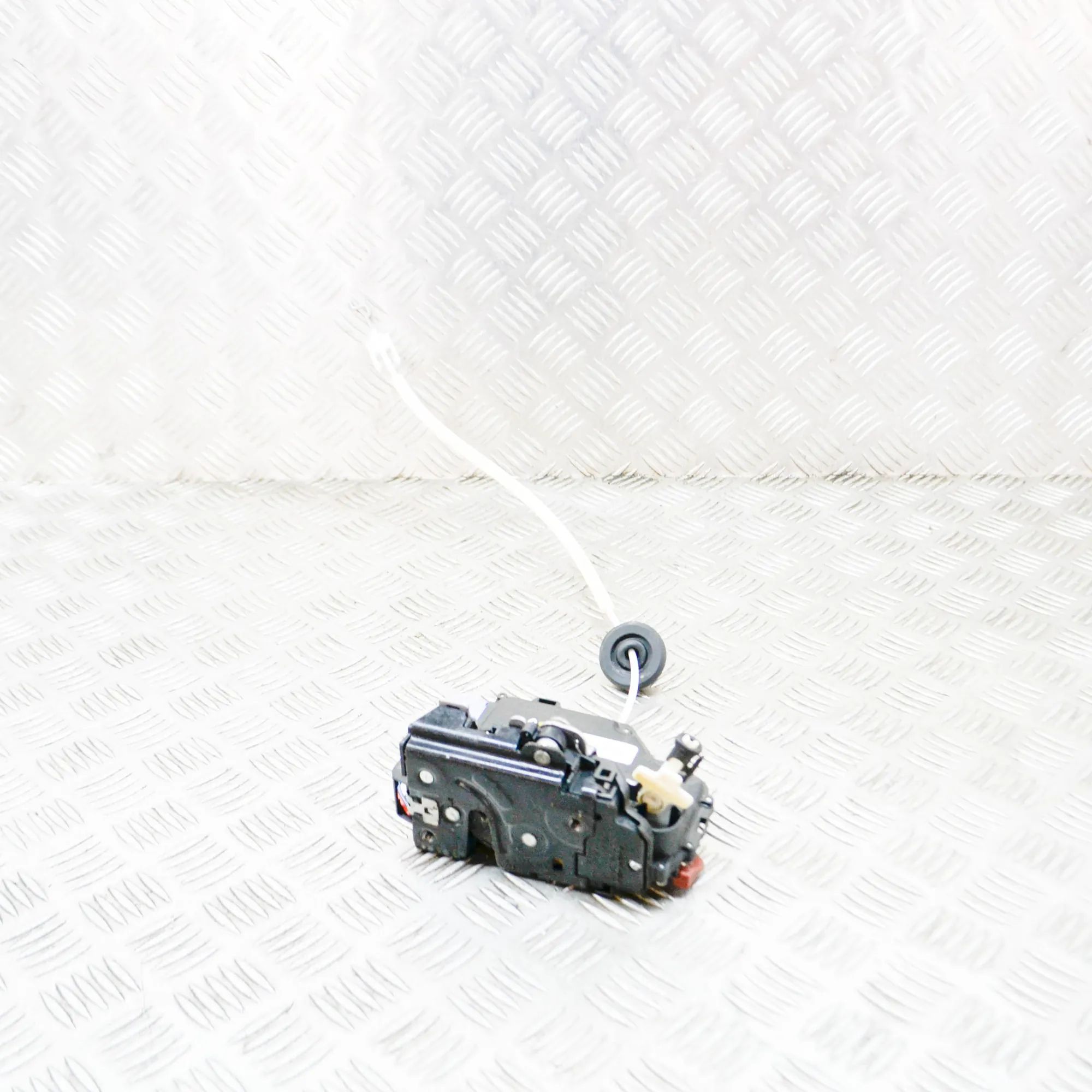 Porsche 911 (997) Door lock — front left