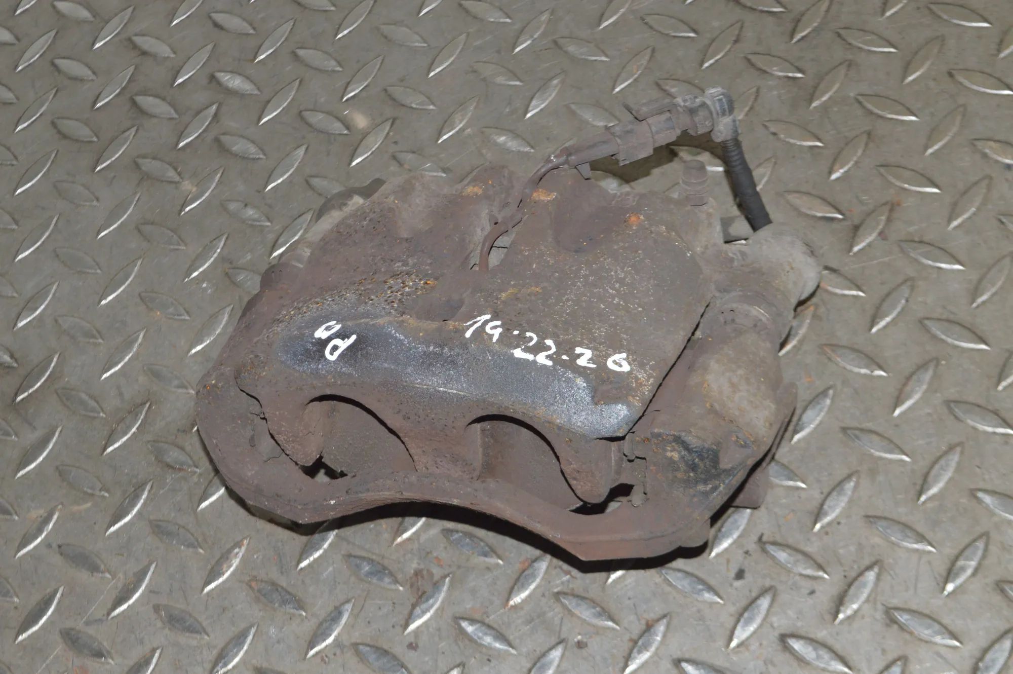 Iveco Daily Brake caliper — front right Brake caliper — front right — IVECO DAILY (VI V...