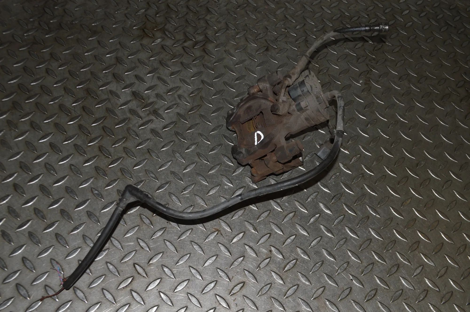 Volkswagen Golf 7 Brake caliper — rear right Brake caliper — rear right — VW GOLF (VII 5G1, ...