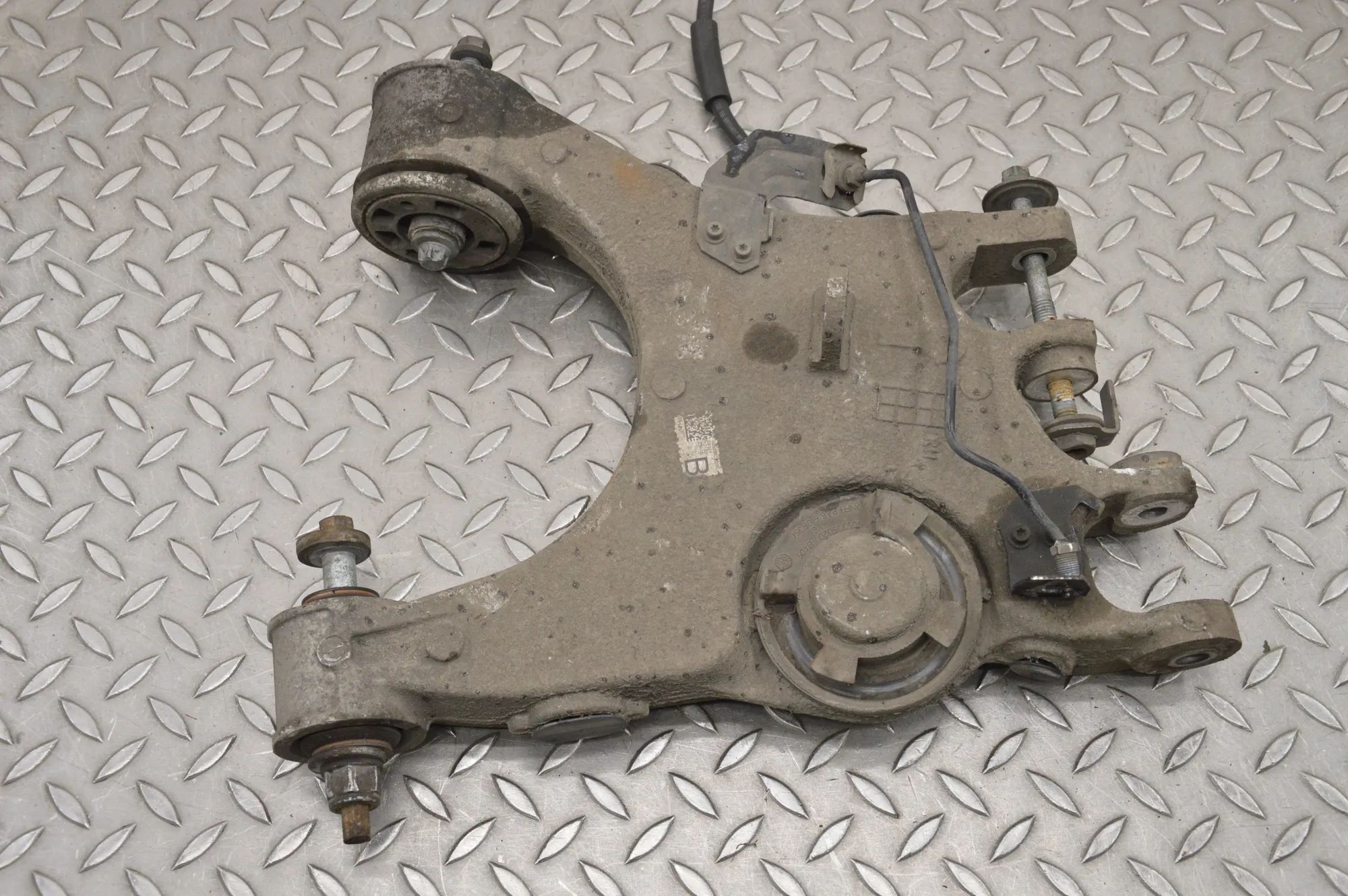 Alfa-Romeo Giulia (952) Rear Right Lower Control Arm Rear Right Lower Control Arm — ALFA ROMEO GIULI...