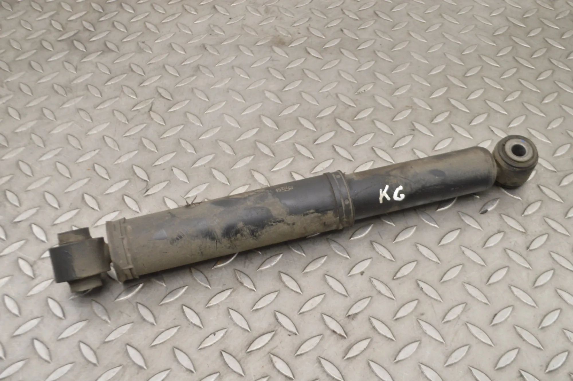 Renault Master Shock absorber — rear left Shock absorber — rear left — RENAULT MASTER (II...