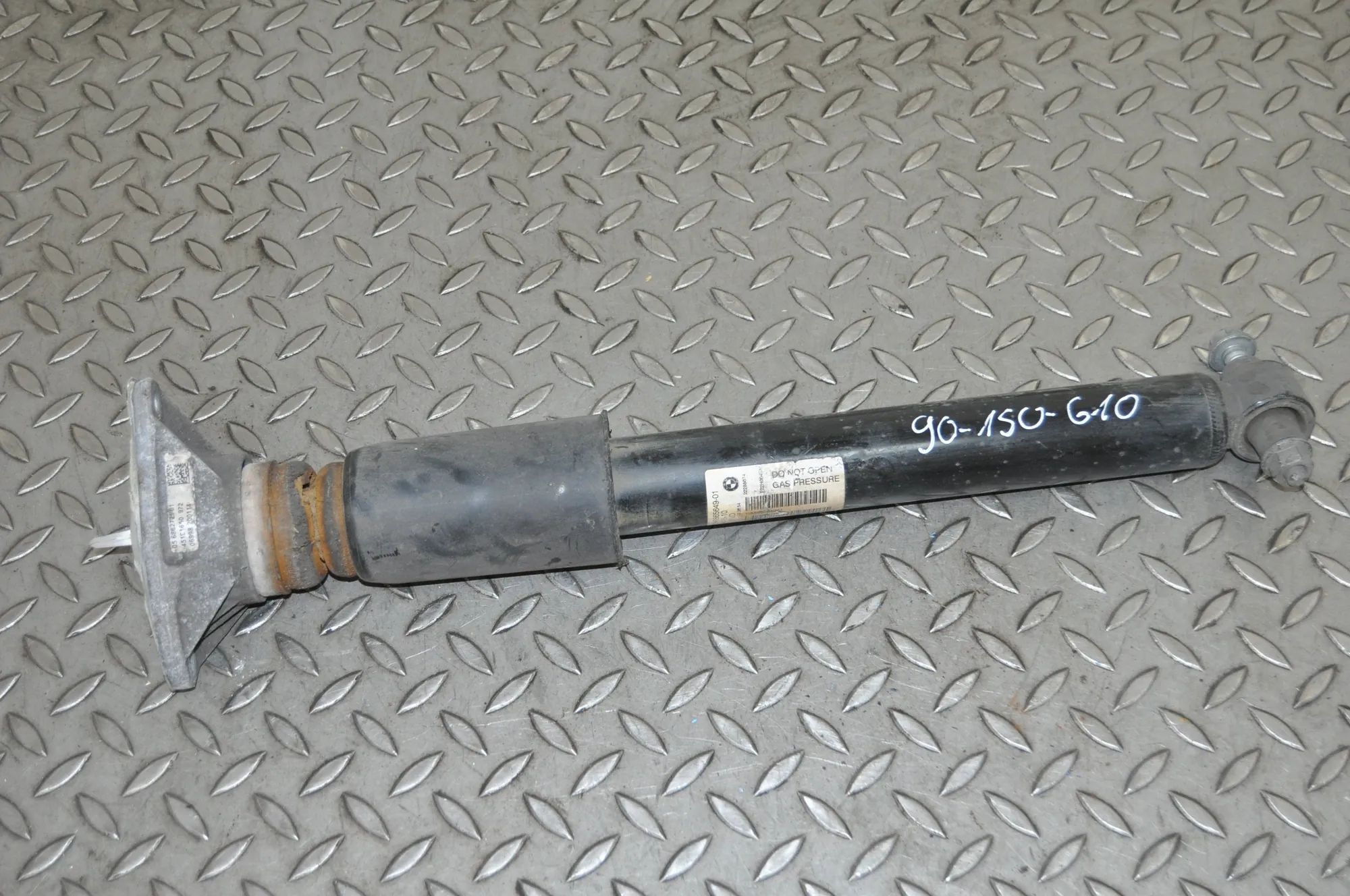 BMW 2 (F22 / F23) Shock absorber — rear right Shock absorber — rear right — BMW 2 SERIES COUP...
