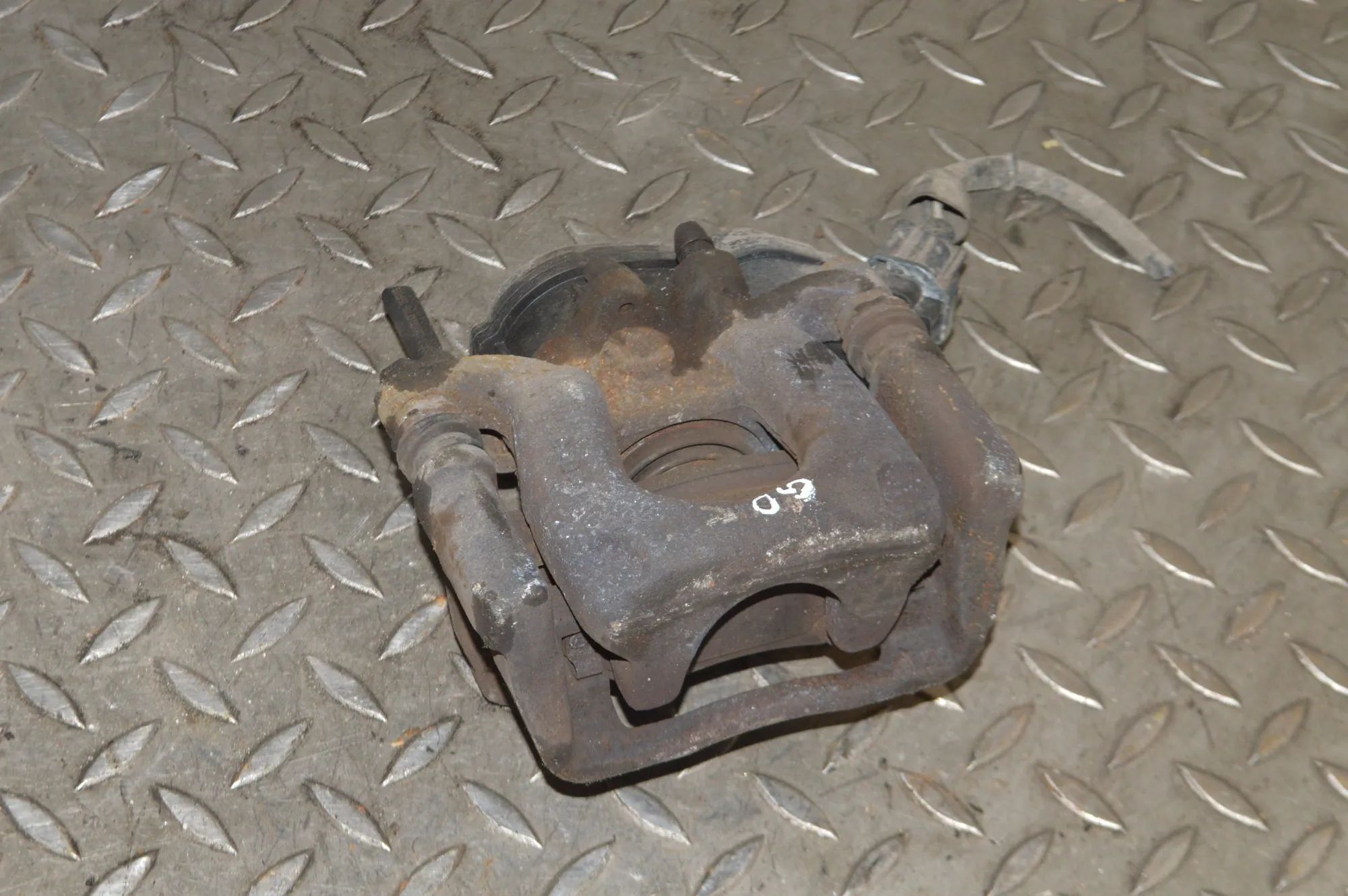 Mazda 6 (GJ / GL) Brake caliper — rear right Brake caliper — rear right — MAZDA 6 (Estate GJ...