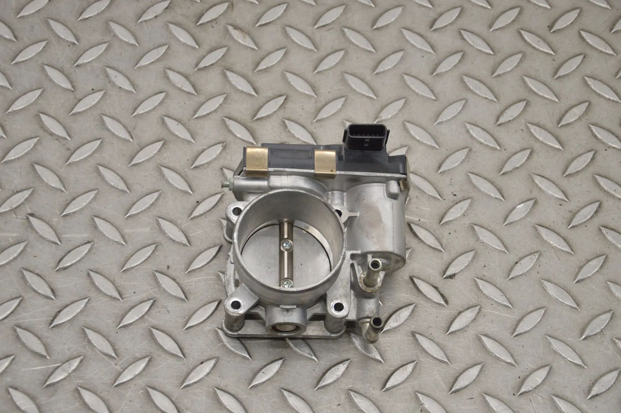 Infiniti Q50 Throttle body Throttle body — INFINITI Q50 (2013-...) — 6322A...