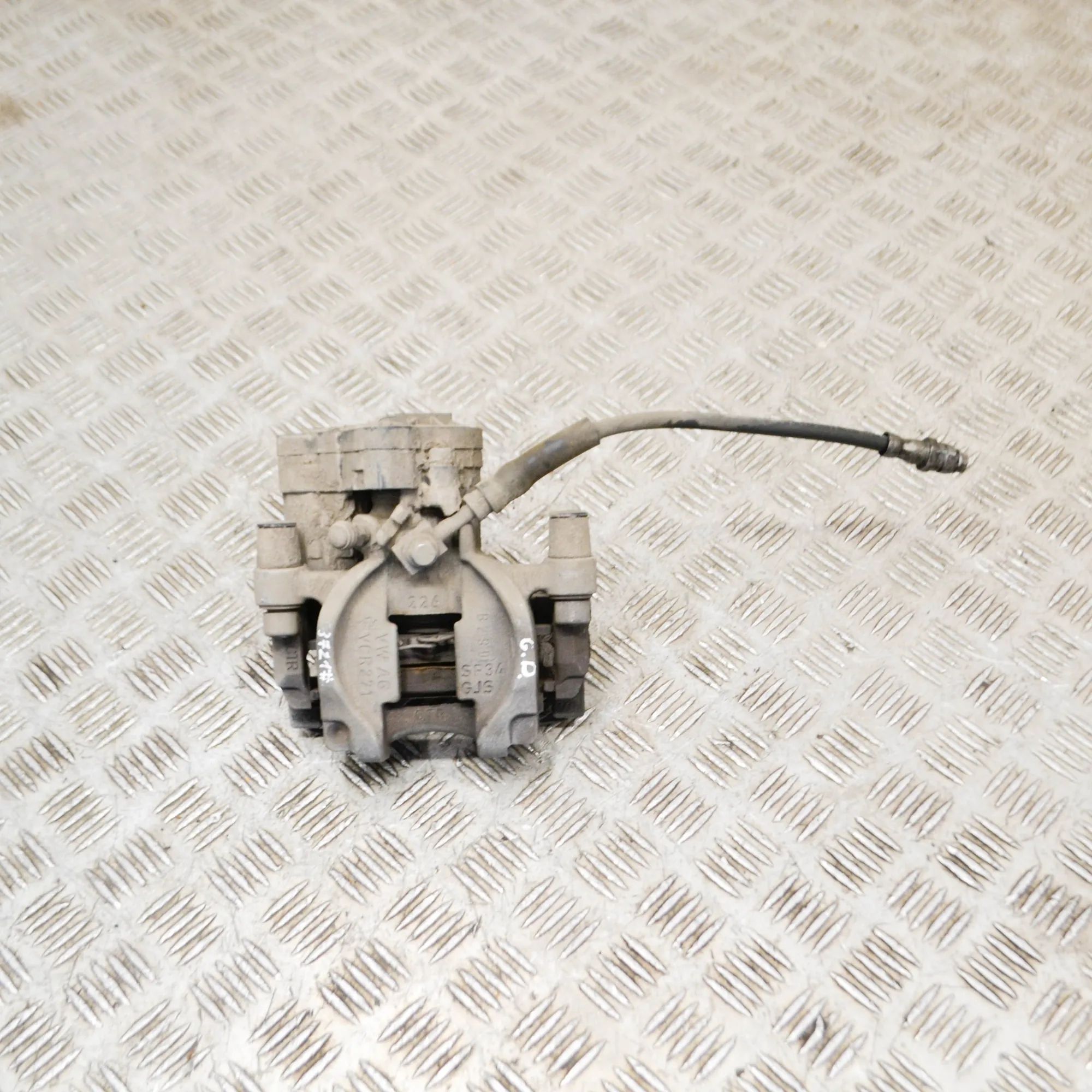 Skoda Karoq Brake caliper — rear right Brake caliper — rear right — SKODA KAROQ (NU7) ...