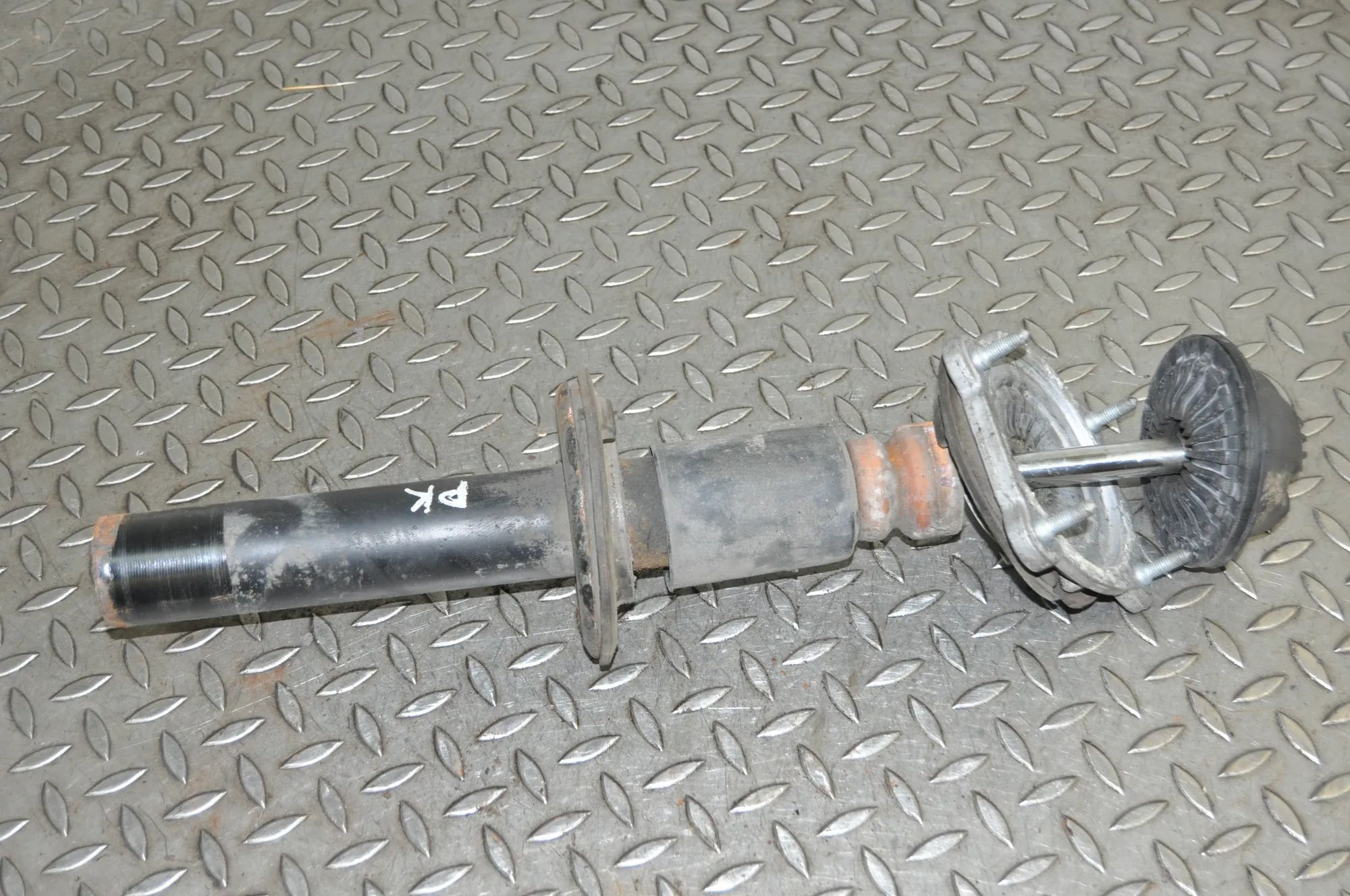 Audi A6 (C7) Shock absorber — front left Shock absorber — front left — AUDI A6 (4G2, C7,...