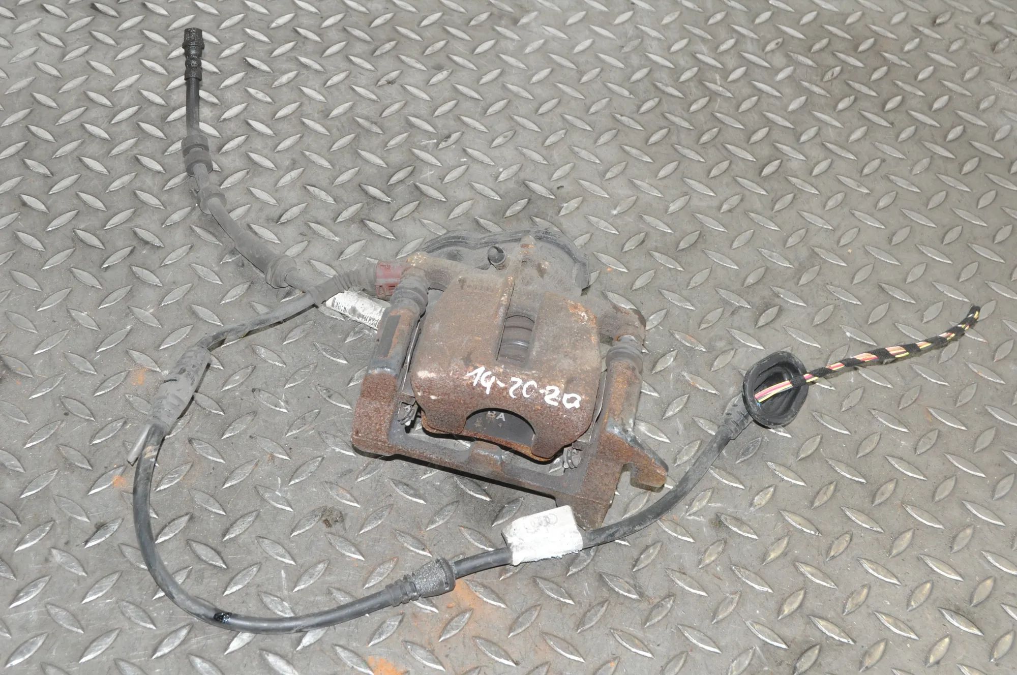 Audi Q5 (8R) Brake caliper — rear right Brake caliper — rear right — AUDI Q5 (8R) (2008...