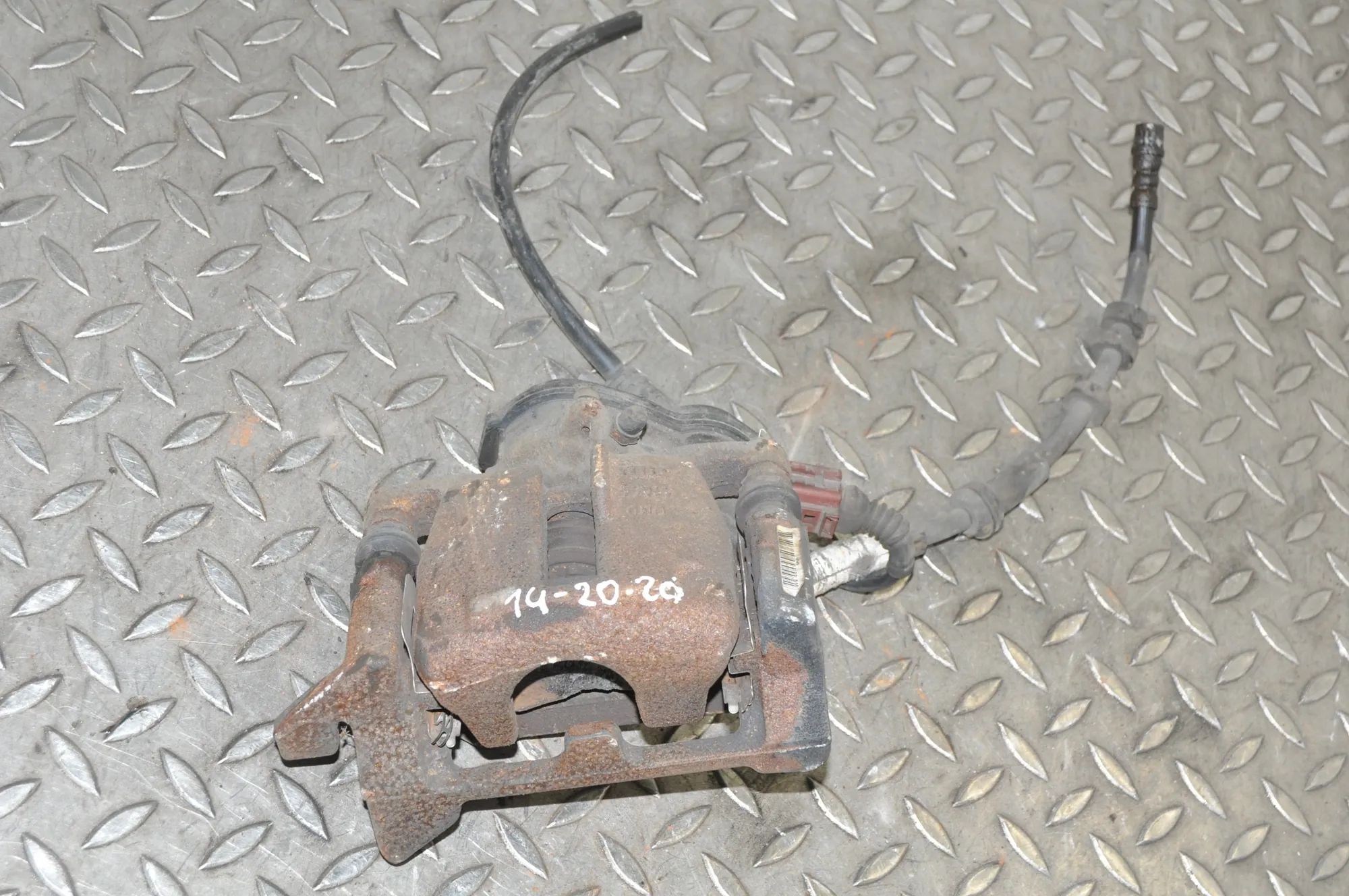 Audi Q5 (8R) Brake caliper — rear left Brake caliper — rear left — AUDI Q5 (8R) (2008-...