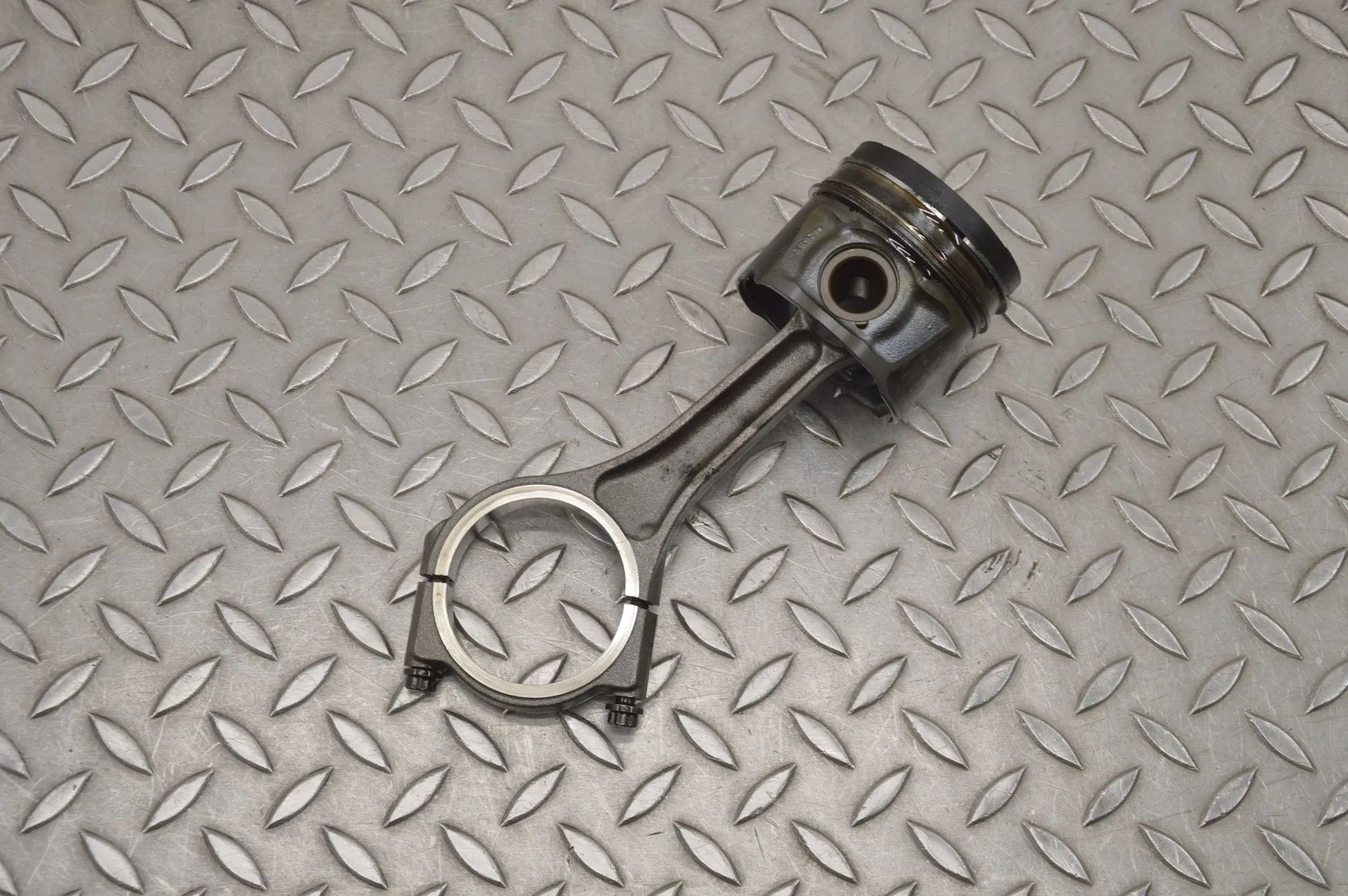 Jaguar XJ Piston Piston — JAGUAR XJ (X350) (2003-2009) — 006,230...