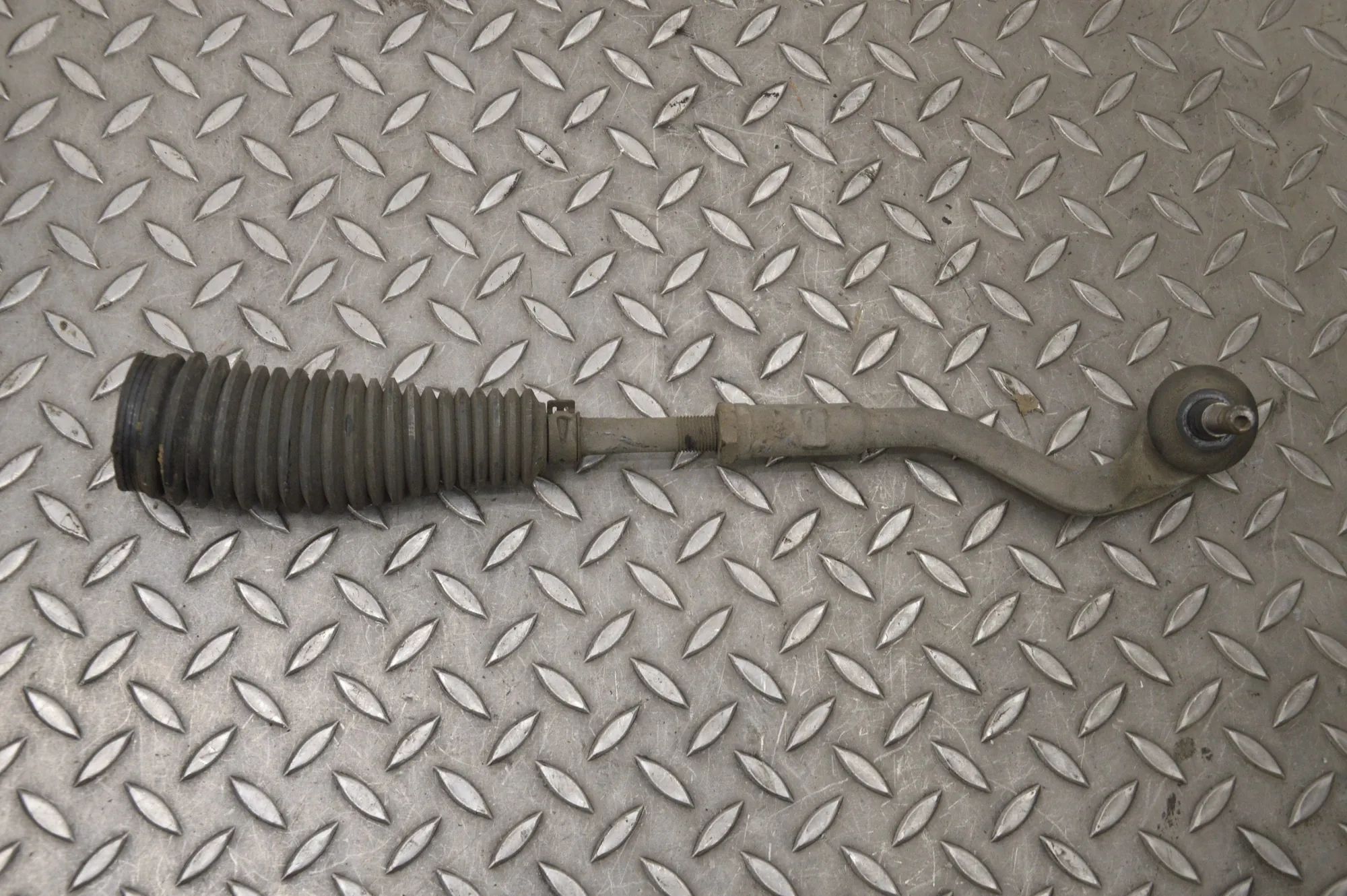 Porsche Macan Steering tie rod — right Steering tie rod — right — PORSCHE MACAN (95B) ...
