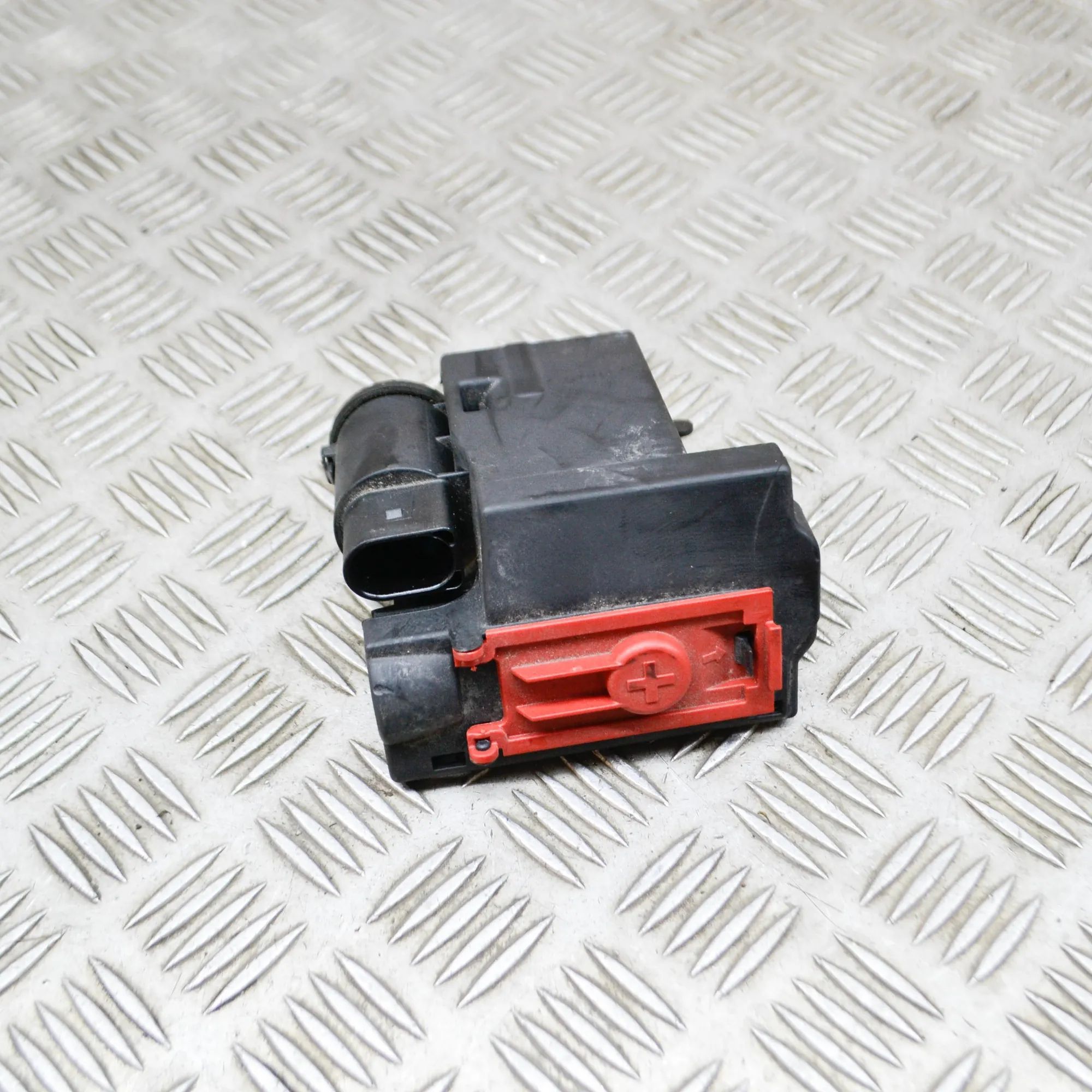 Audi A5 (B9) Power Distribution Unit Power distribution unit — AUDI A5 (Cabrio F57) ...