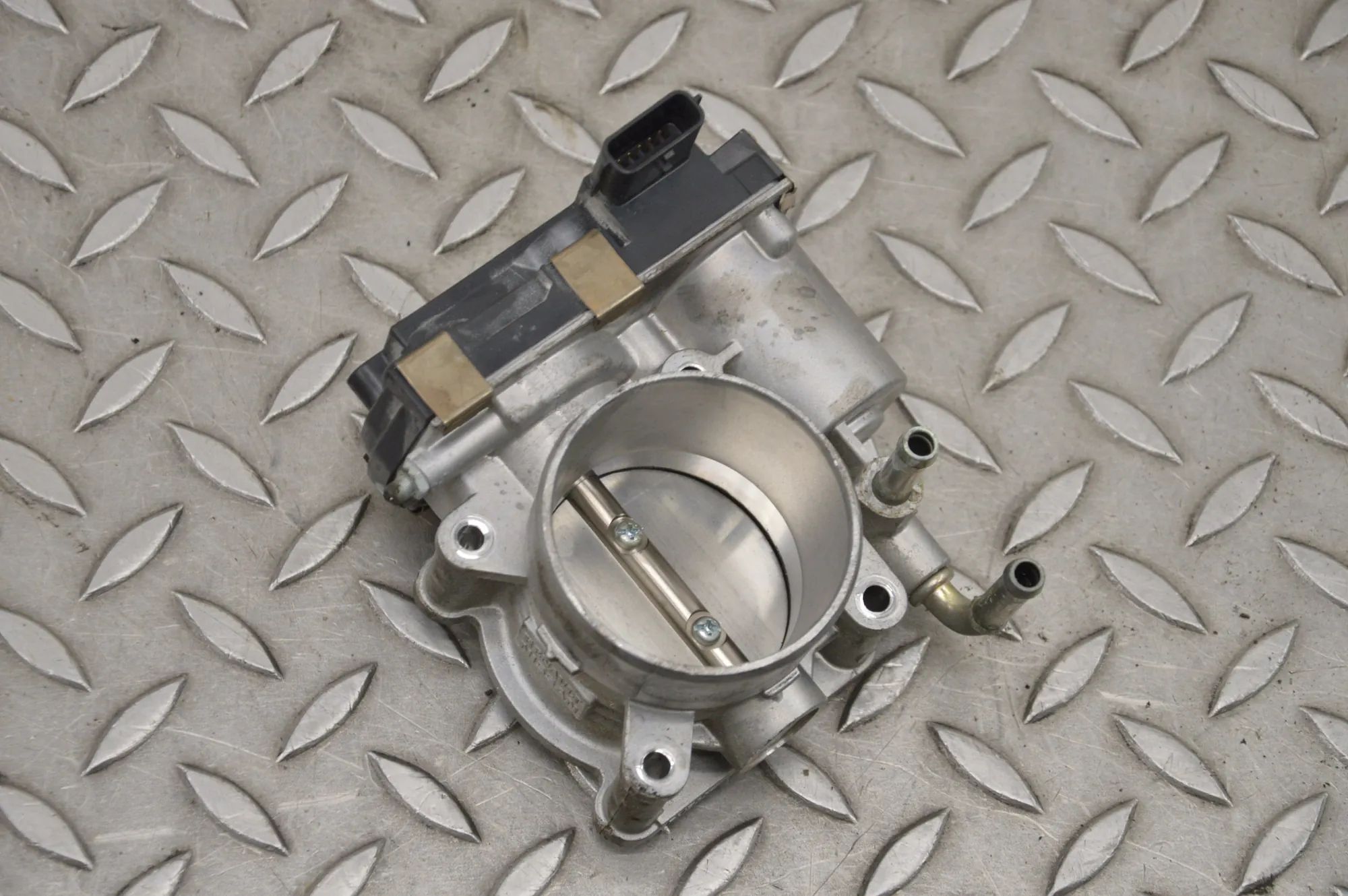 Infiniti Q50 Throttle body Throttle body — INFINITI Q50 (2013-...) — 6322A...