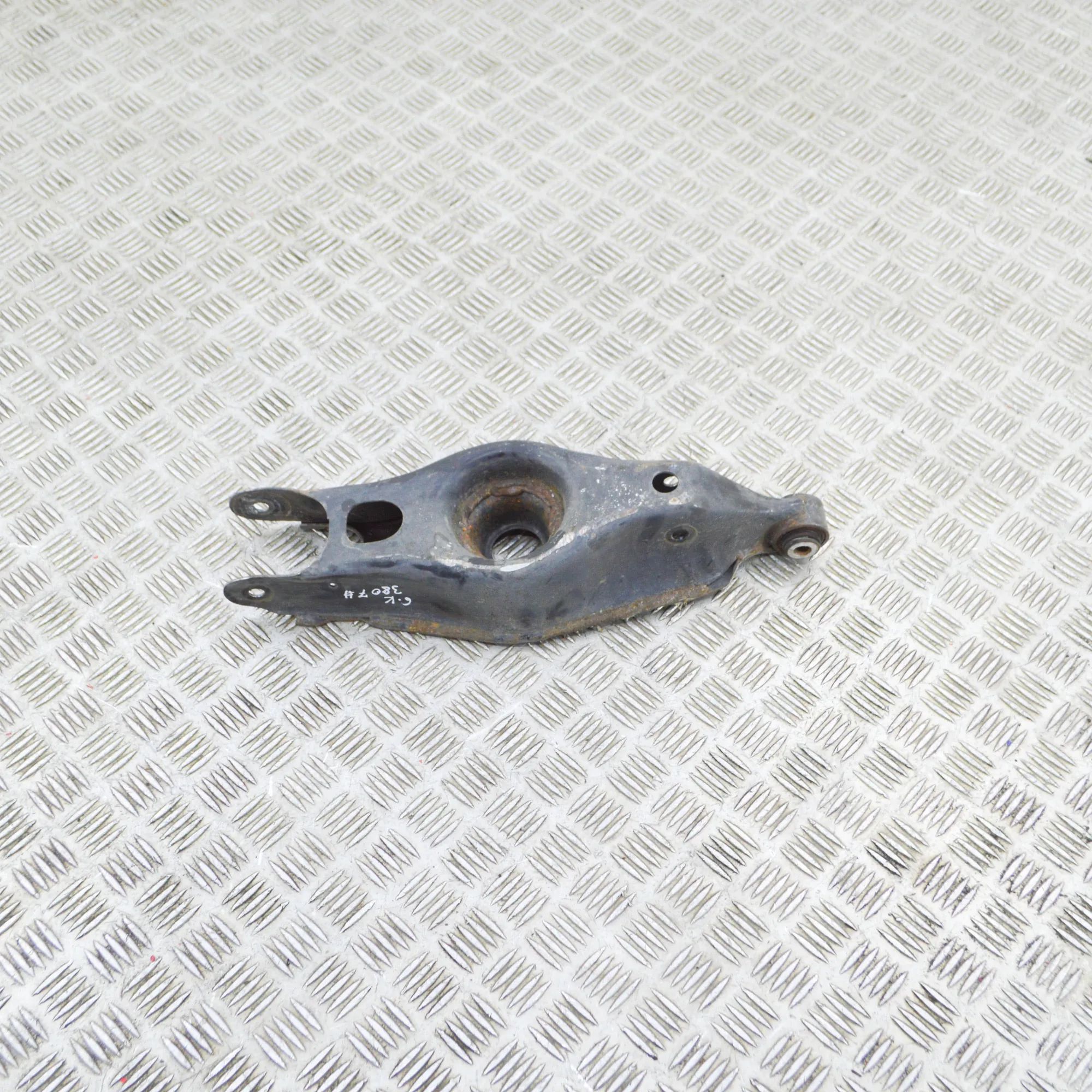 Maserati Ghibli Rear Left Lower Control Arm Rear Left Lower Control Arm — MASERATI GHIBLI (...