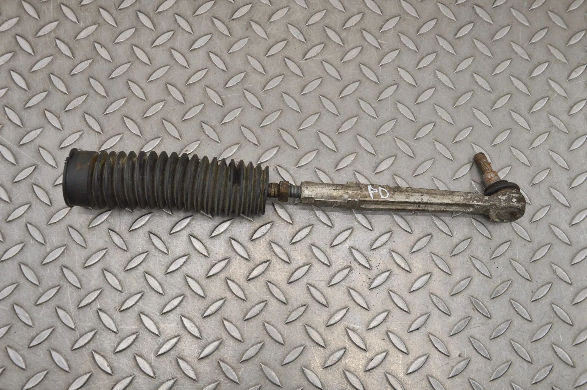 Porsche Boxster (986) Steering tie rod — right