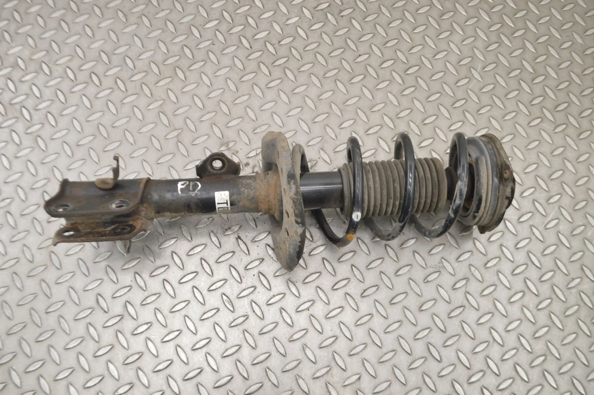 Nissan Juke Shock absorber — front right Shock absorber — front right — NISSAN JUKE (F15...