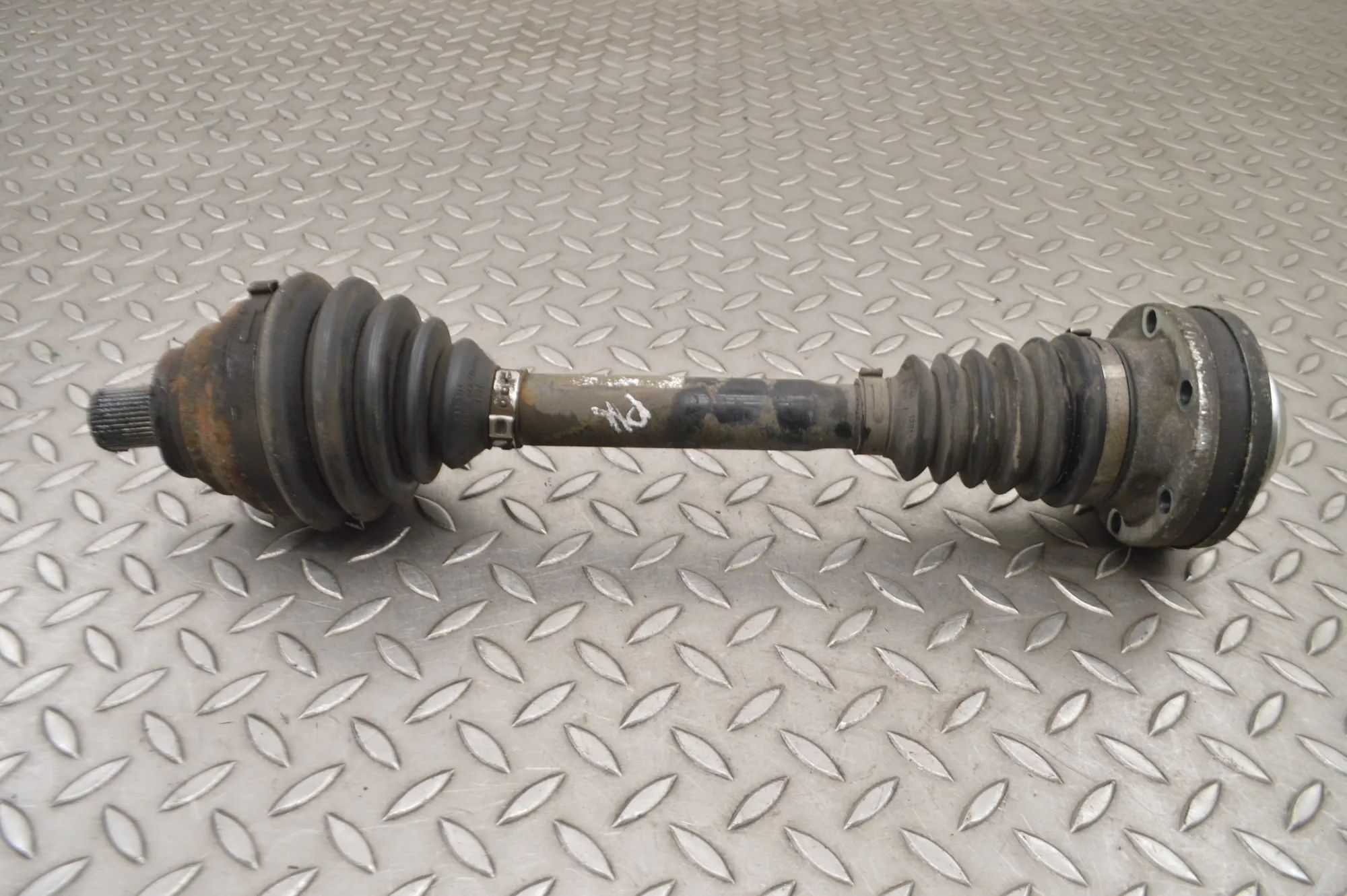 Audi TT (8J) Front Left Driveshaft Front Left Driveshaft — AUDI TT (8J) (2006-2014...