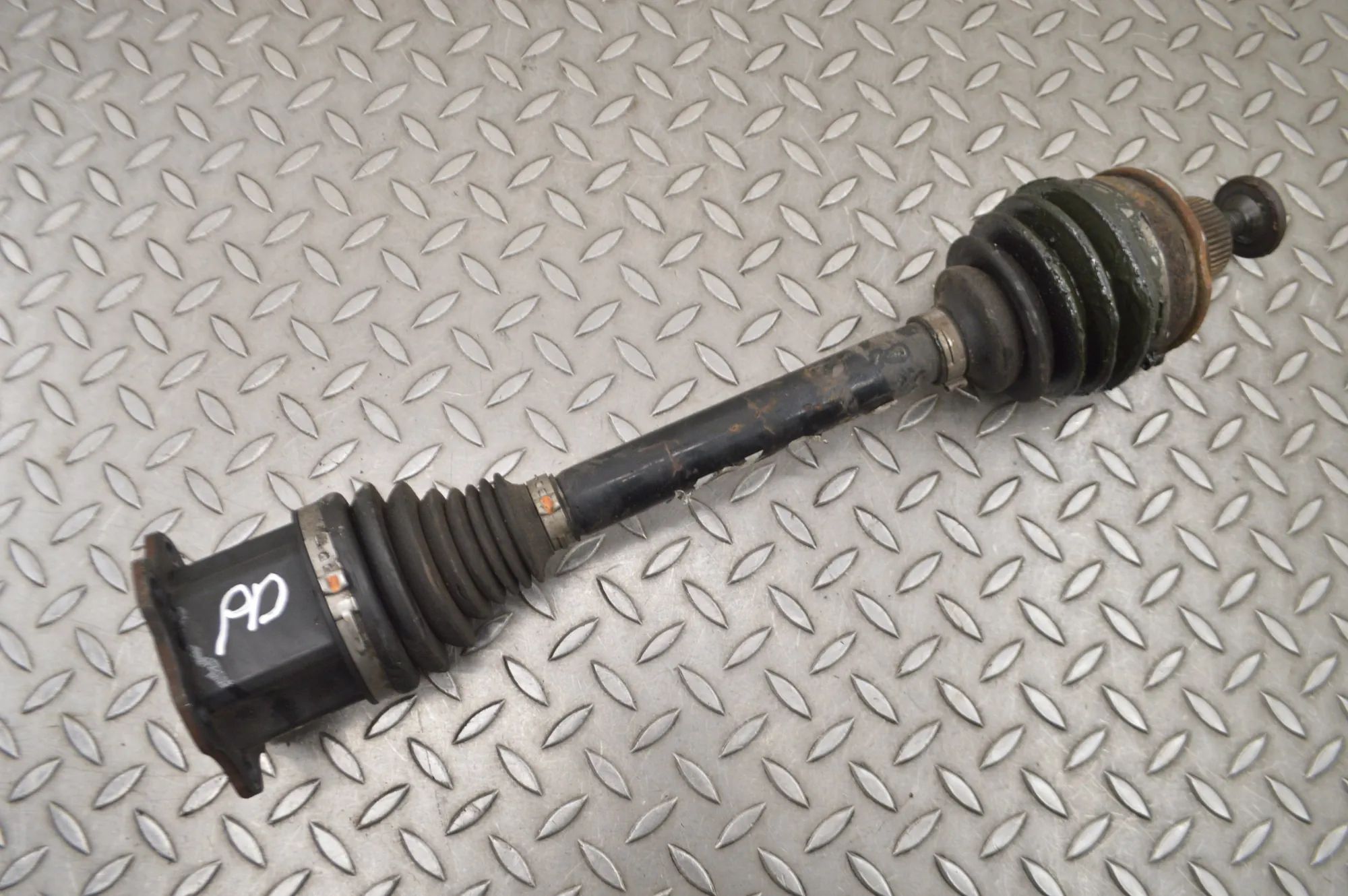 Audi Q7 (4M) Front Right Driveshaft Front Right Driveshaft — AUDI Q7 (4M) (2015-......