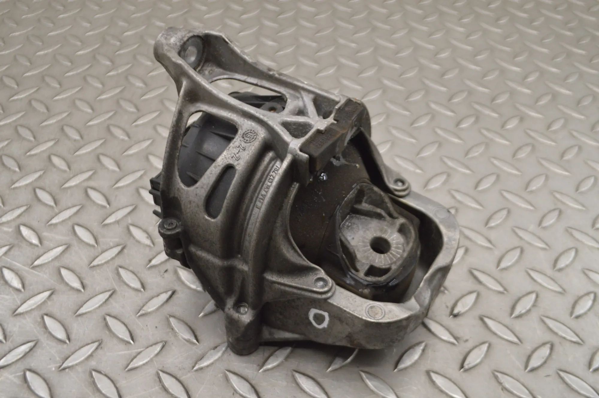 Audi Q7 (4M) Right Side Engine Mount Right Side Engine Mount — AUDI Q7 (4M) (2015-.....