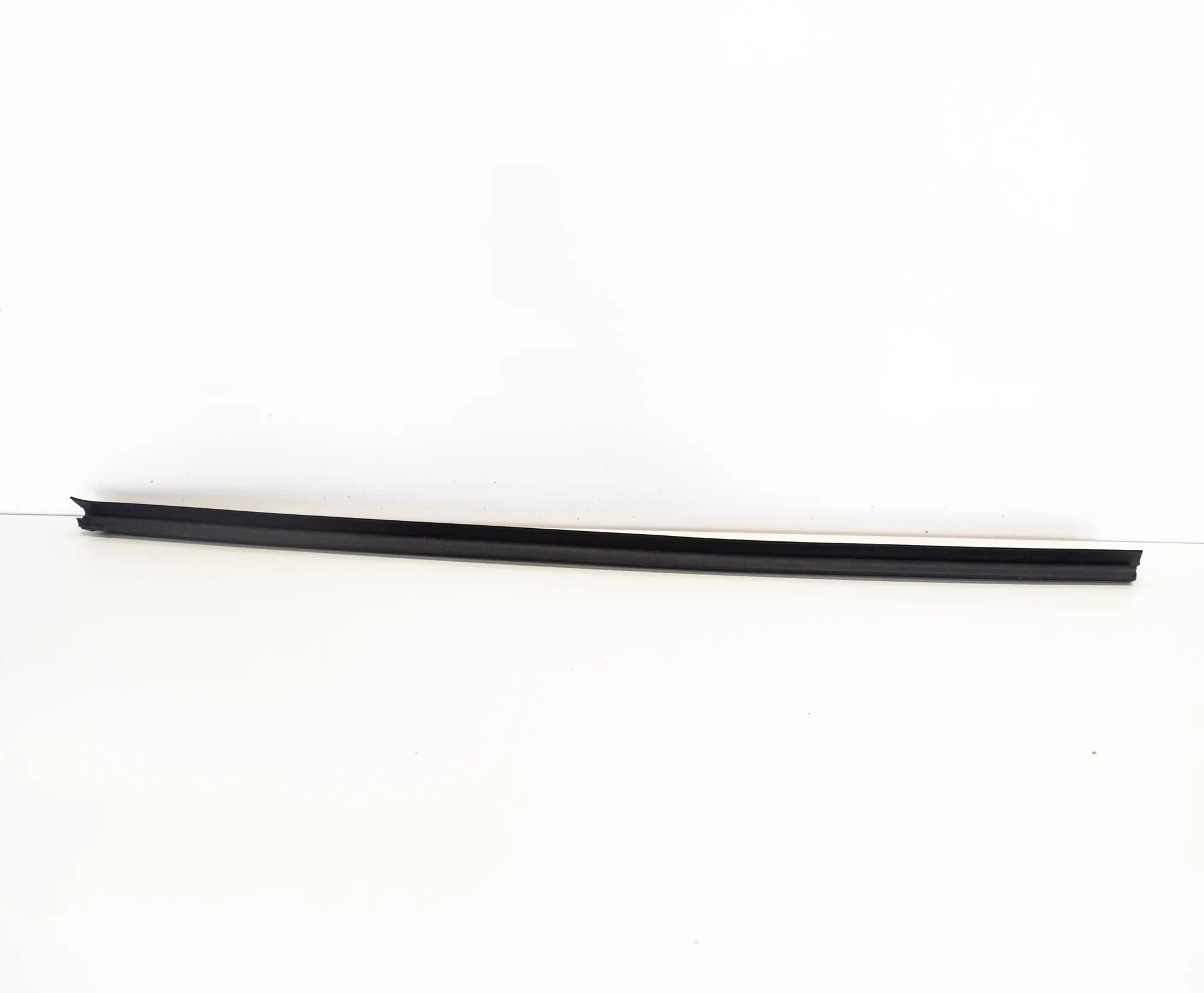 Audi A3 (8V) Door window moulding — front — right Door window moulding — front — right — AUDI A3 ...