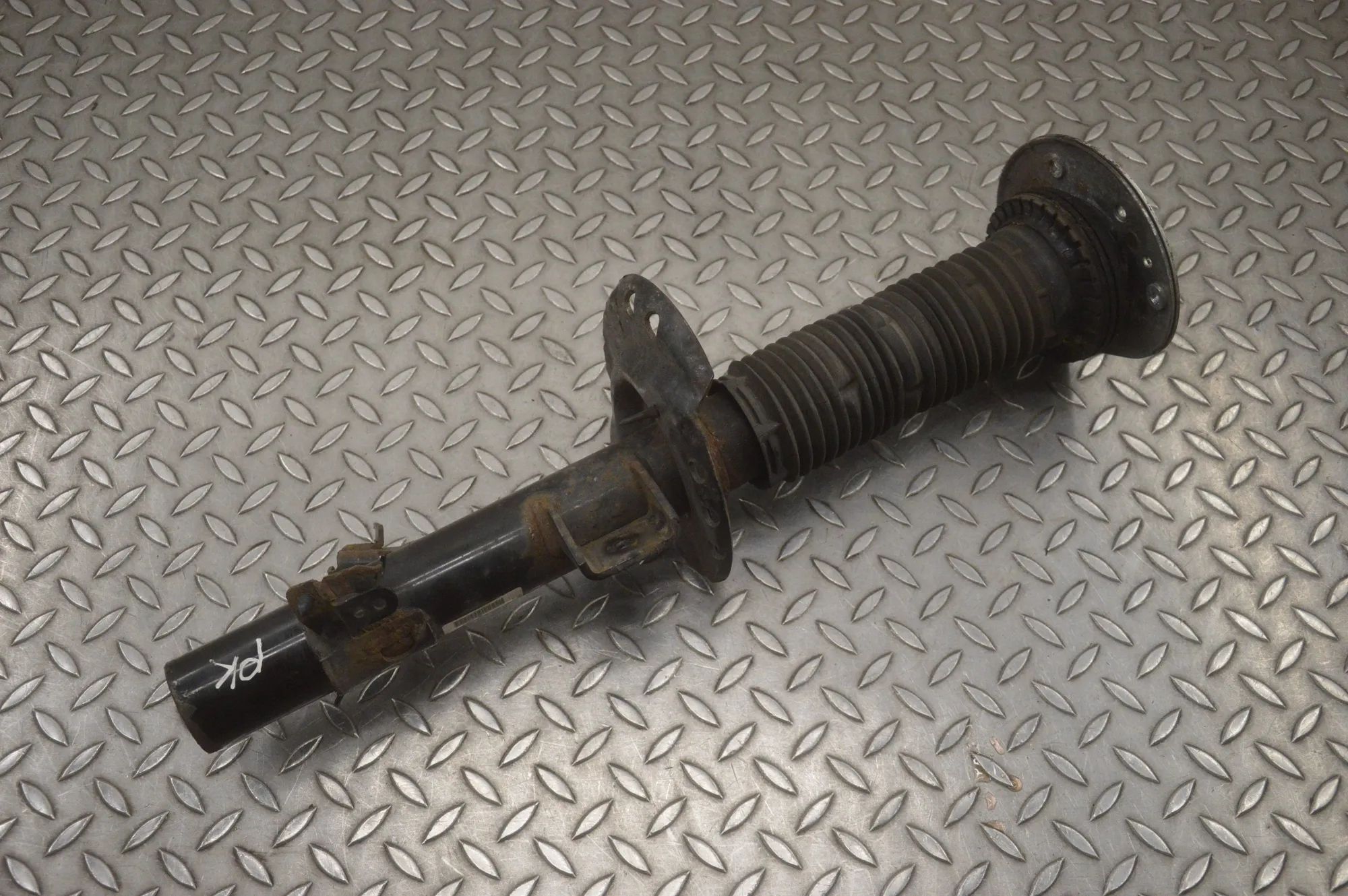 Land Rover Range Rover Evoque Shock absorber — front left Shock absorber — front left — LAND ROVER RANGE ...