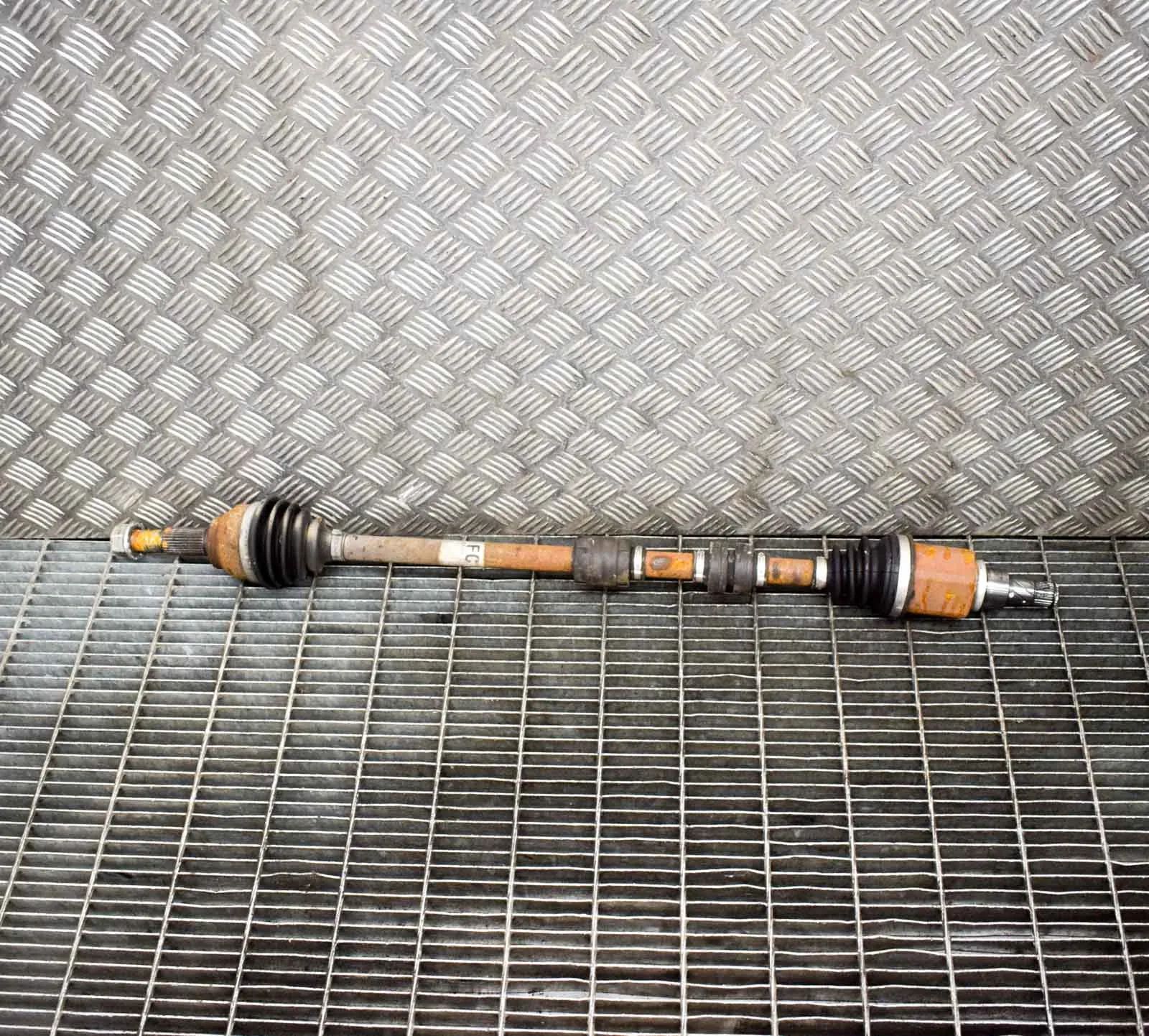 Nissan Juke Front Right Driveshaft Front Right Driveshaft — NISSAN JUKE (F15) (201...