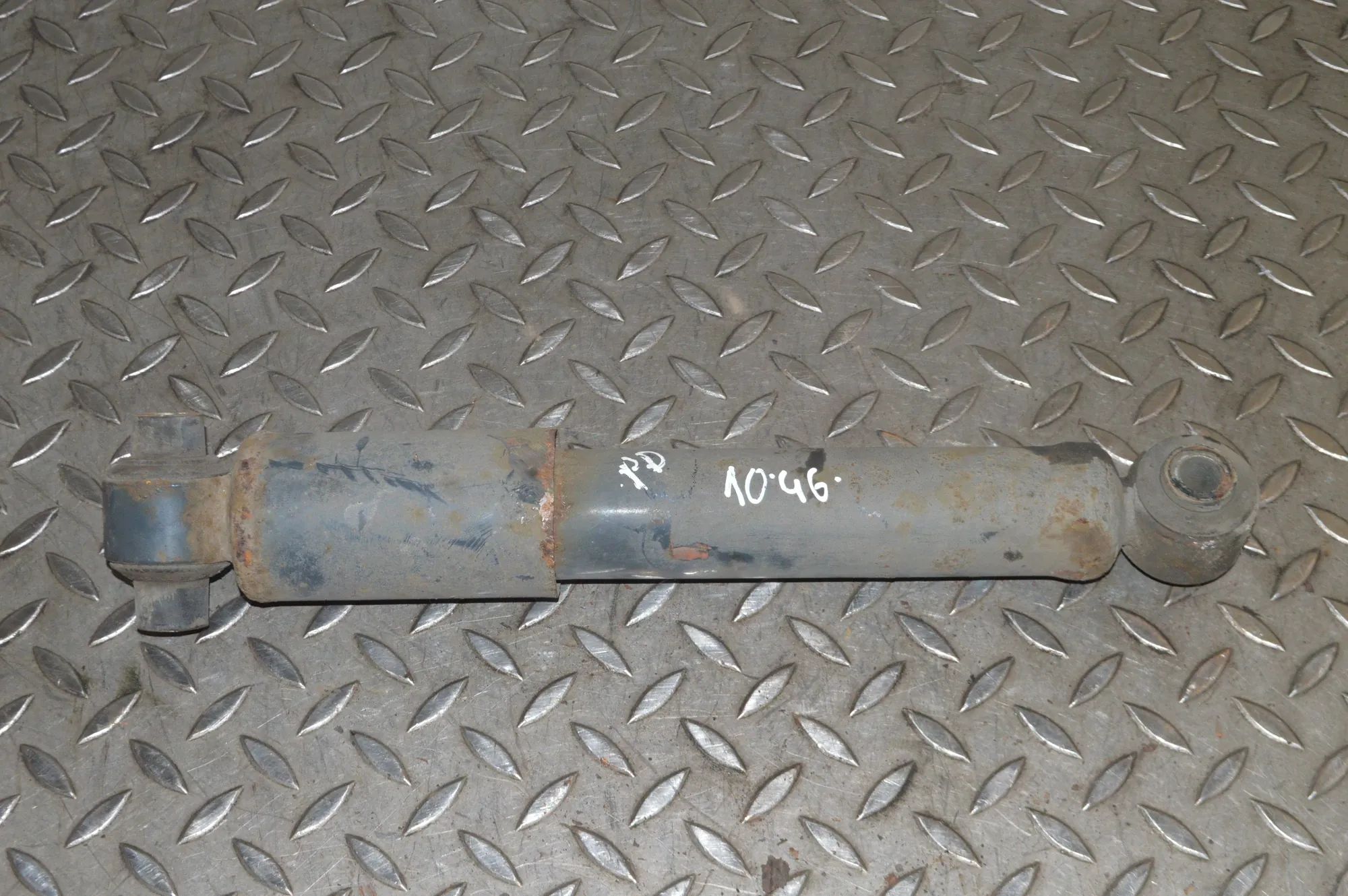Iveco Daily Shock absorber — front right Shock absorber — front right — IVECO DAILY (VI ...