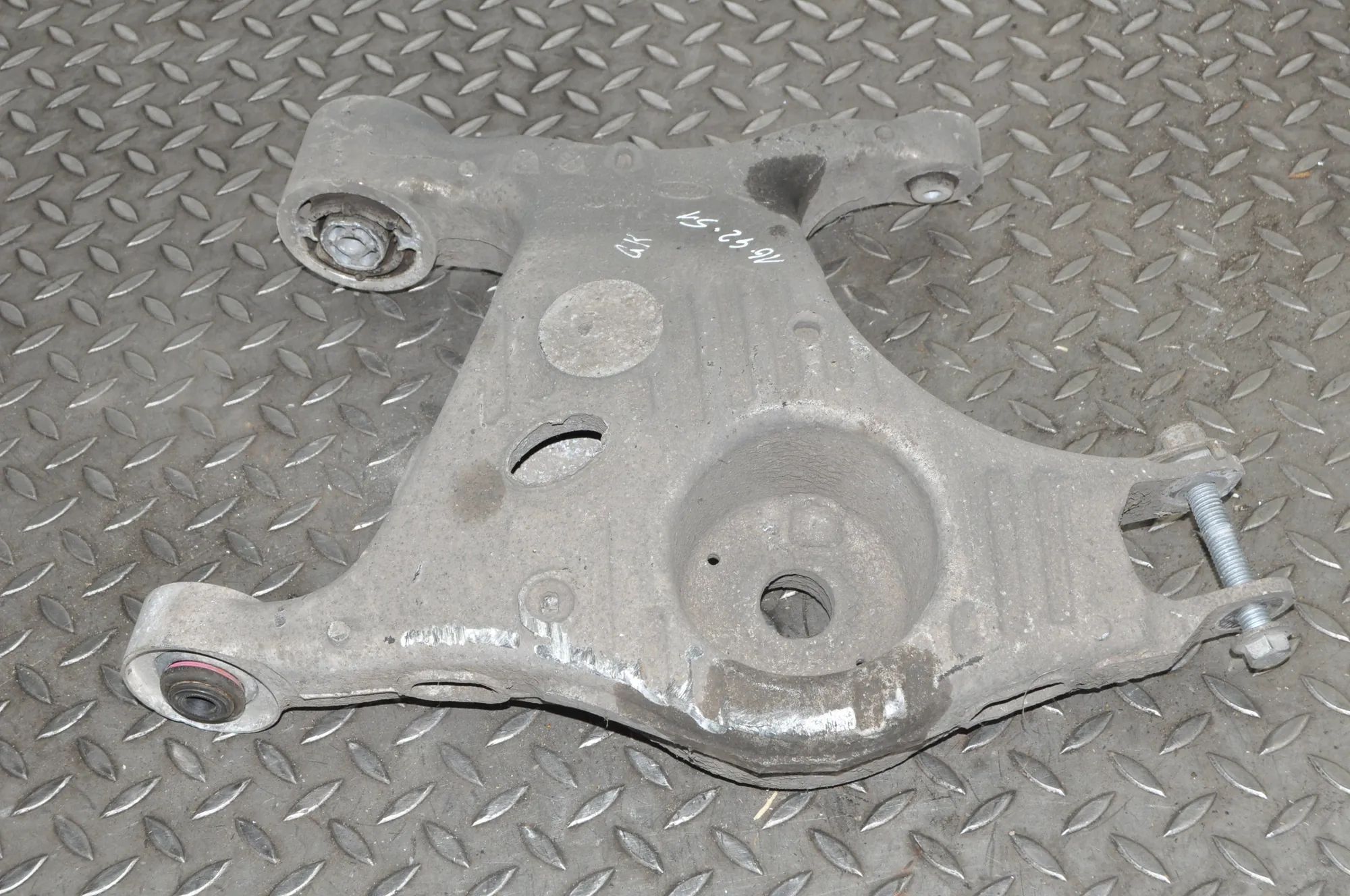 Land Rover Discovery Sport Rear Left Lower Control Arm Rear Left Lower Control Arm — LAND ROVER DISCOV...