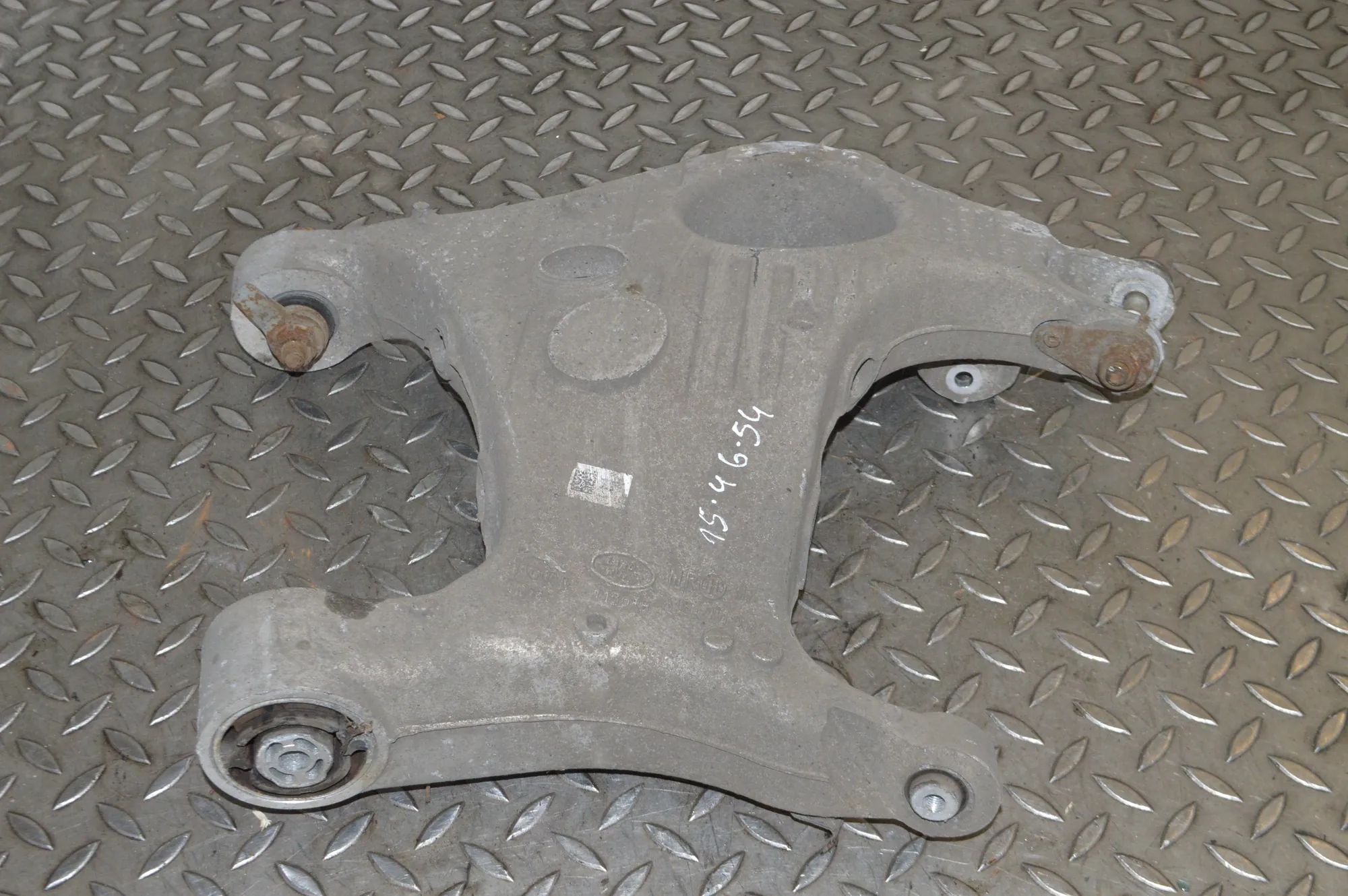 Land Rover Range Rover Velar Rear Right Lower Control Arm Rear Right Lower Control Arm — LAND ROVER RANGE...