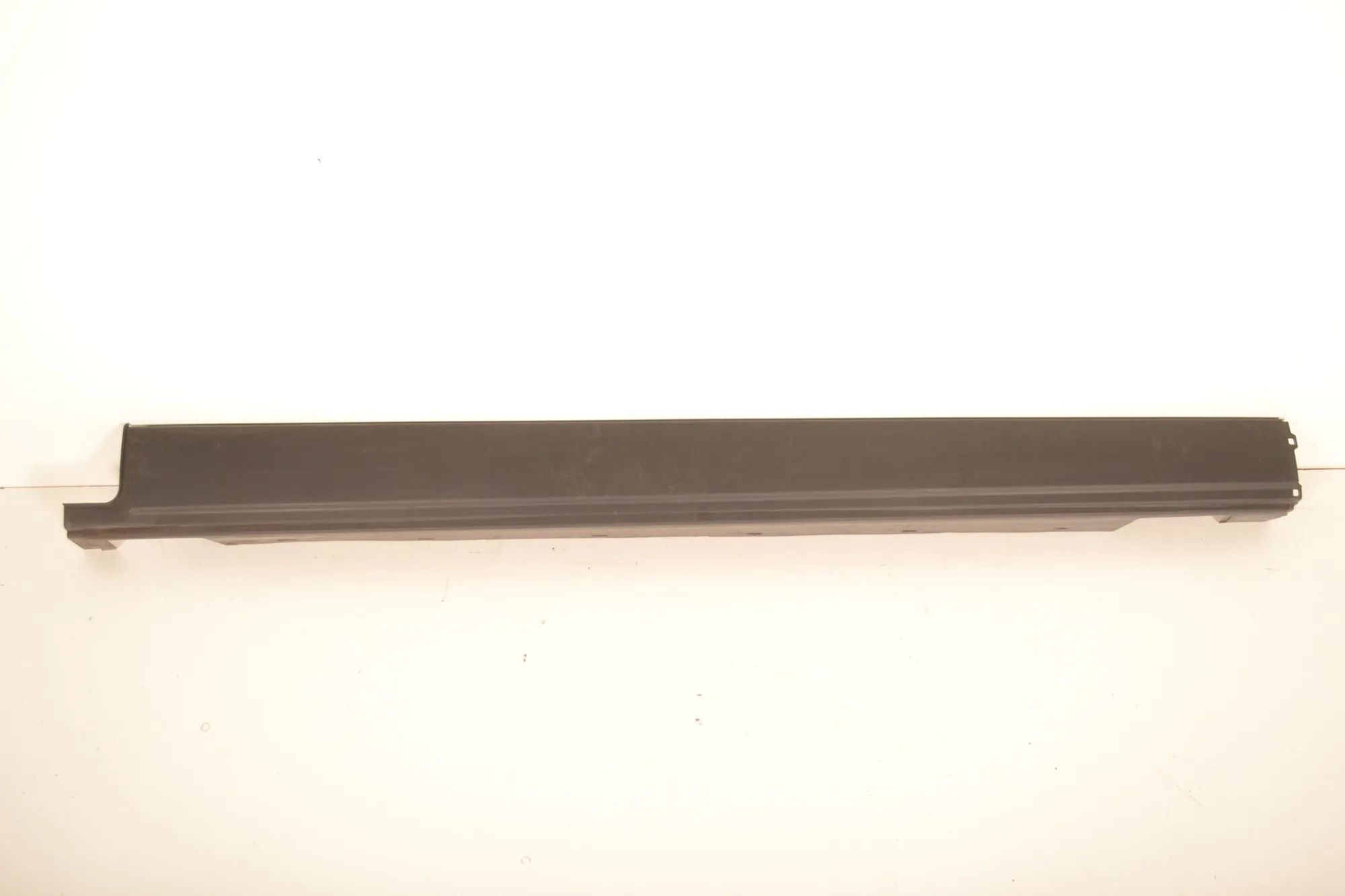 Land Rover Range Rover Sport (L494) Left Side Plastic Sideskirt Cover Left Side Plastic Sideskirt Cover — LAND ROVER ...