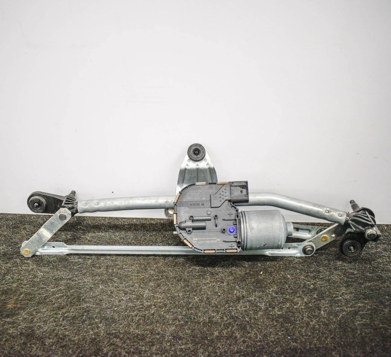 Audi A3 (8V) Front Windshield Wiper Mechanism Front Windshield Wiper Mechanism — AUDI A3 (Cab...