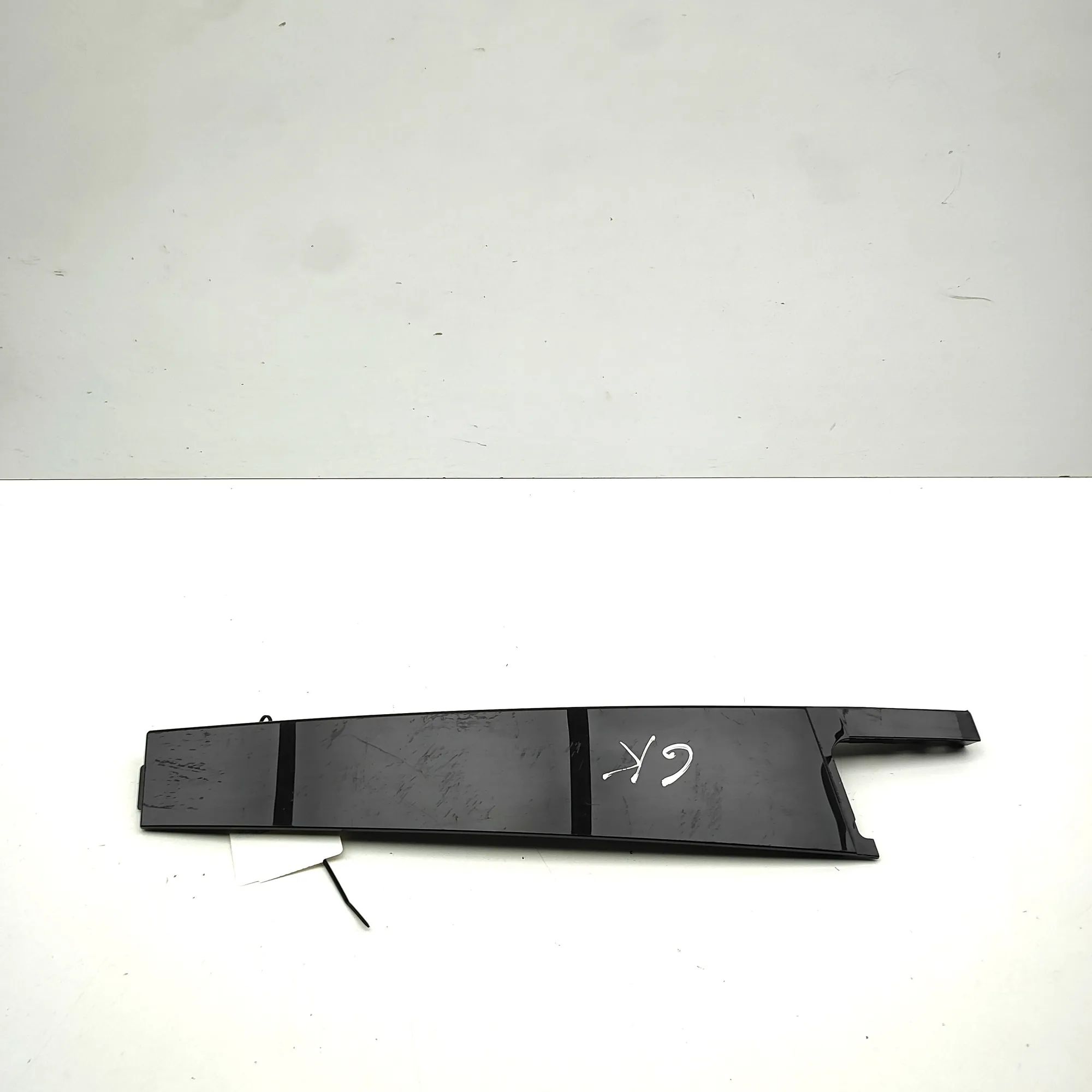 Skoda Scala Vertical door trim — rear — left Vertical door trim — rear — left — SKODA SCALA ...