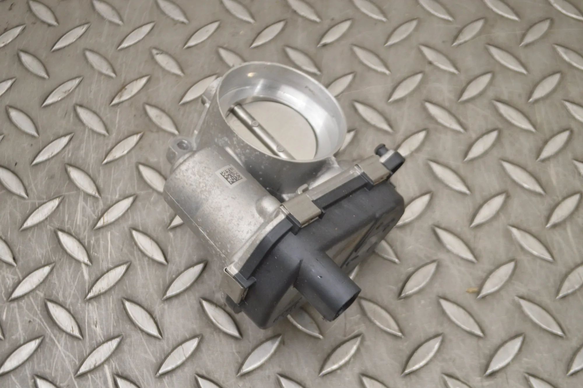 Volkswagen T-Roc Throttle body Throttle body — VW T-ROC (A11) (2017-...) — 04E...
